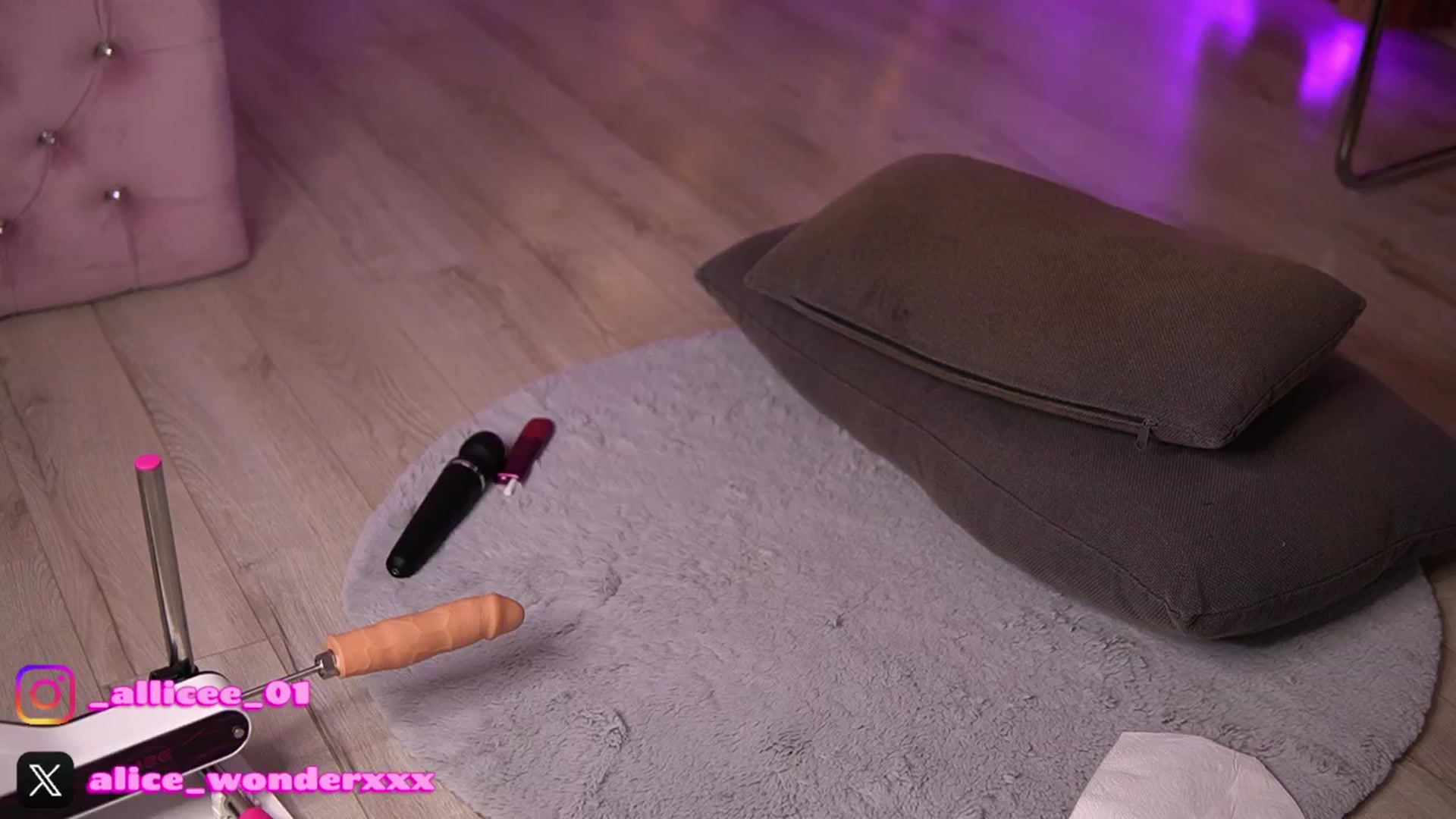 Gallery image thumbnail from VanesaSimon's myfreecams stream on, 12/11/2025, 10:54 image 13 of 20