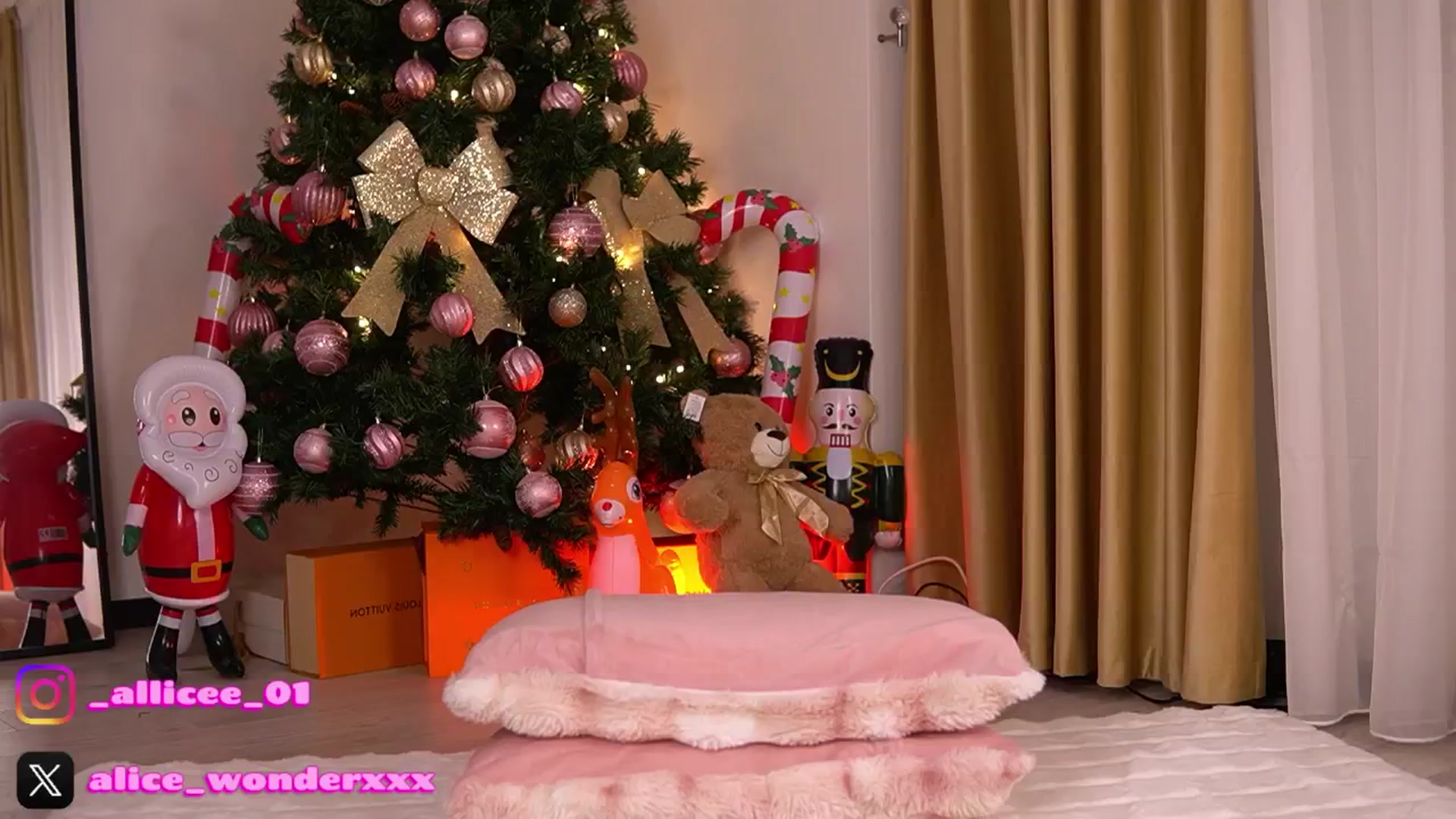 Gallery image thumbnail from VanesaSimon's myfreecams stream on, 12/17/2025, 15:23 image 2 of 20
