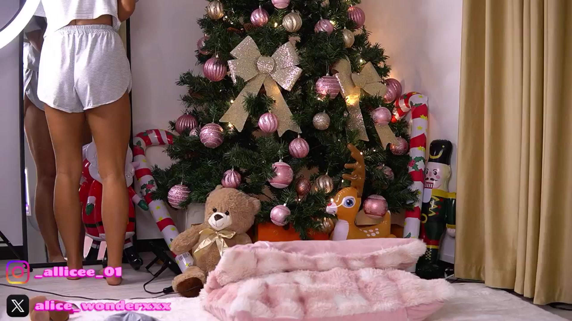 Gallery image thumbnail from VanesaSimon's myfreecams stream on, 12/23/2025, 09:58 image 1 of 20