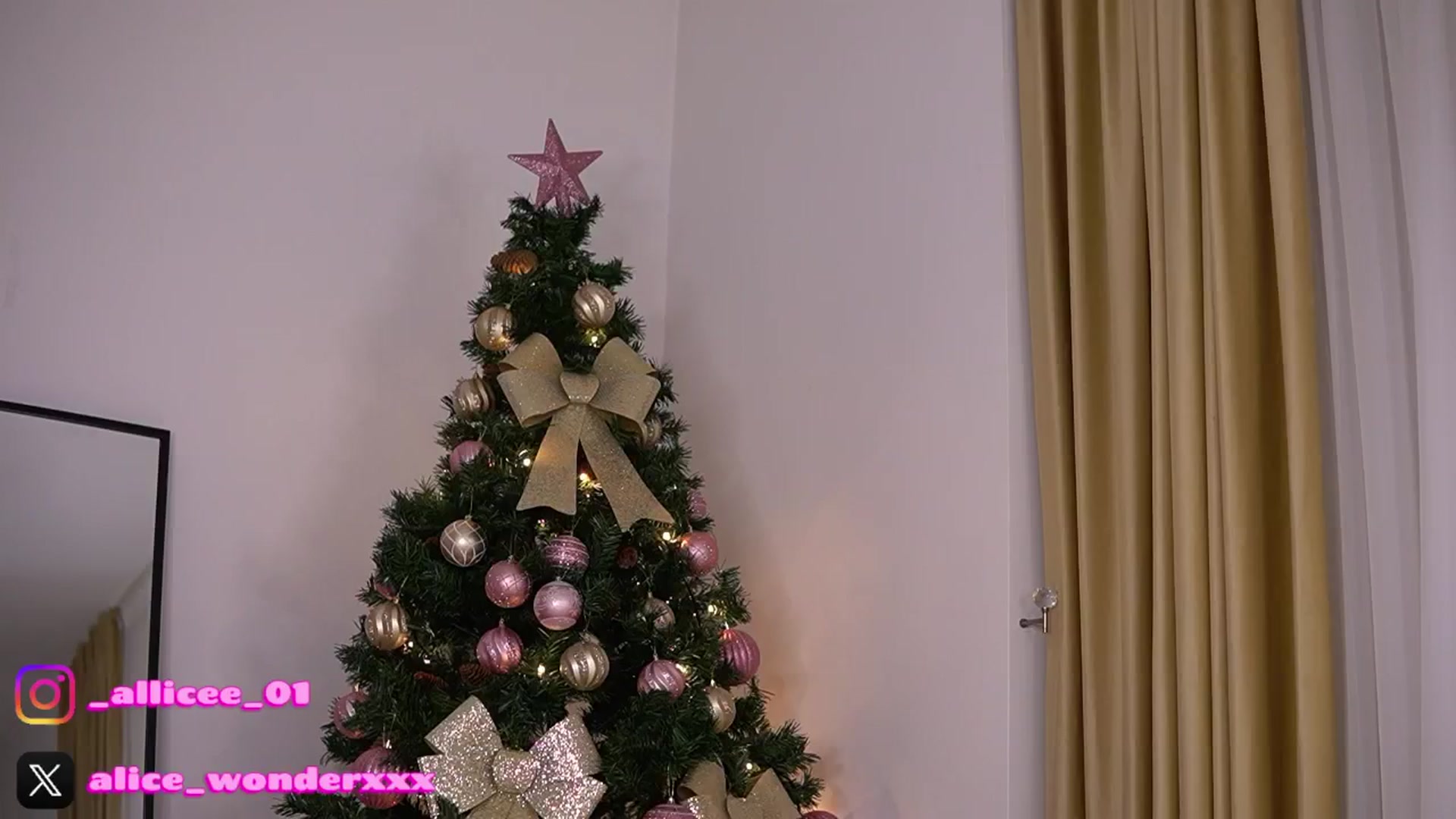 Gallery image thumbnail from VanesaSimon's myfreecams stream on, 12/24/2025, 11:29 image 5 of 20