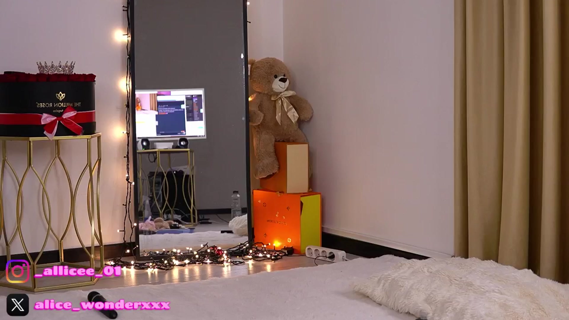 Gallery image thumbnail from VanesaSimon's myfreecams stream on, 01/05/2026, 10:20 image 14 of 20