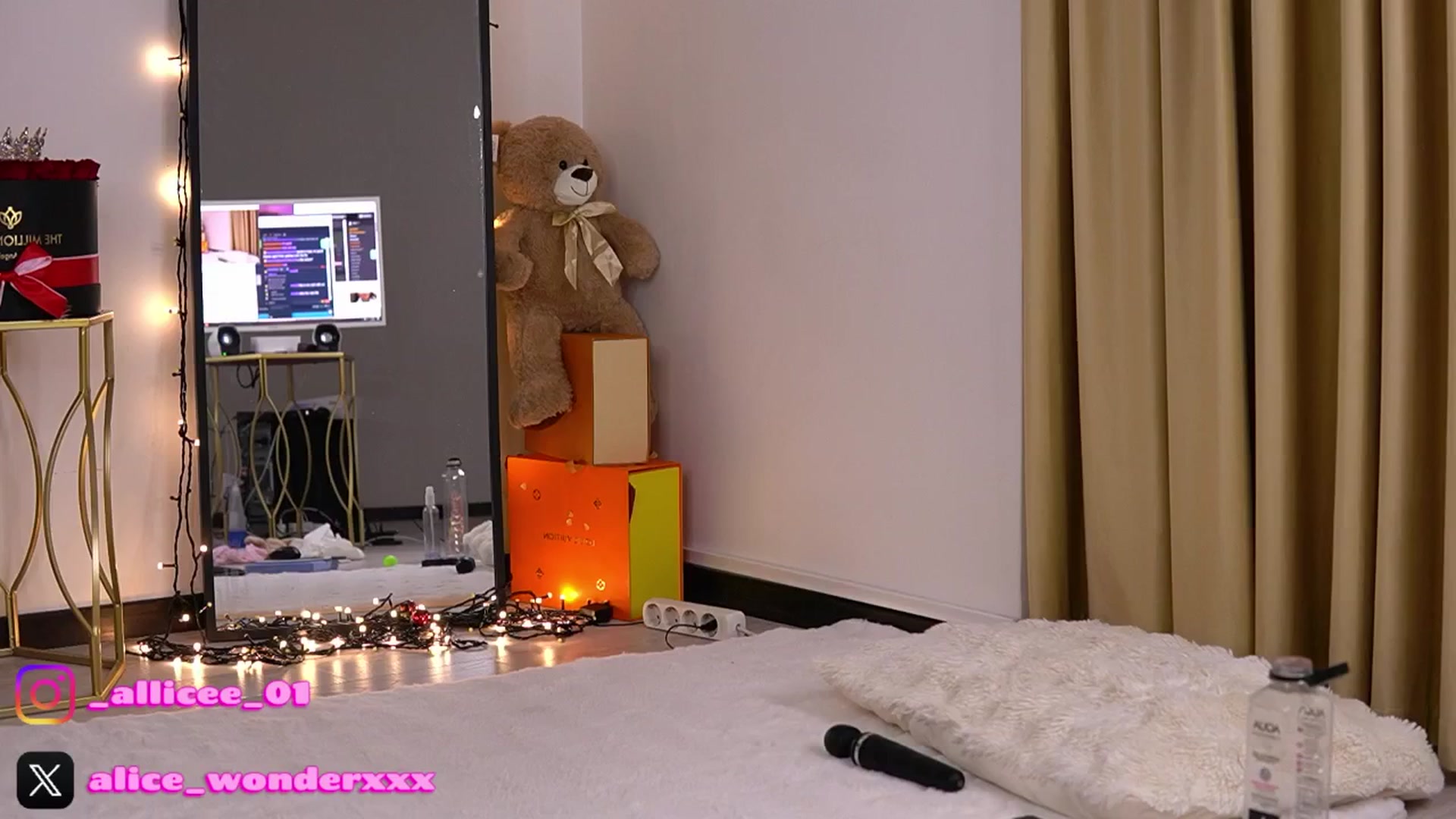 Gallery image thumbnail from VanesaSimon's myfreecams stream on, 01/05/2026, 13:36 image 14 of 20