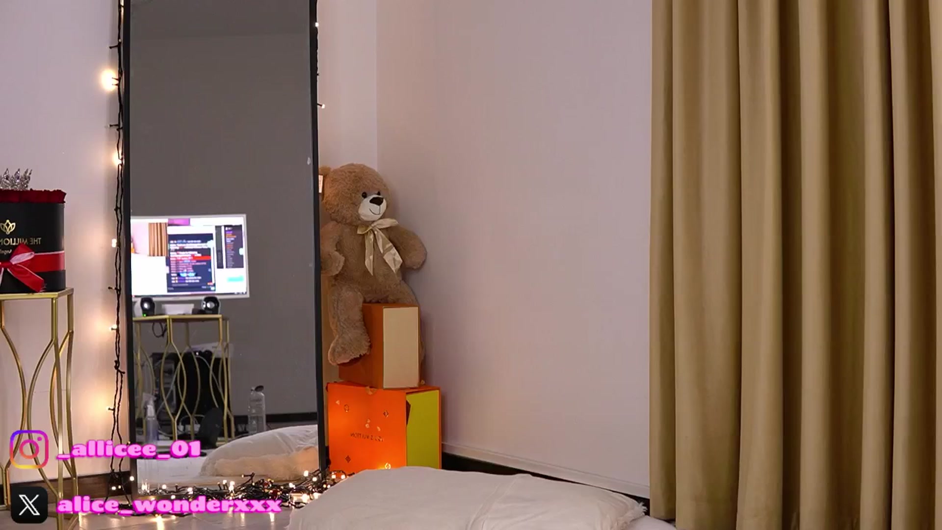 Gallery image thumbnail from VanesaSimon's myfreecams stream on, 01/05/2026, 14:04 image 18 of 20