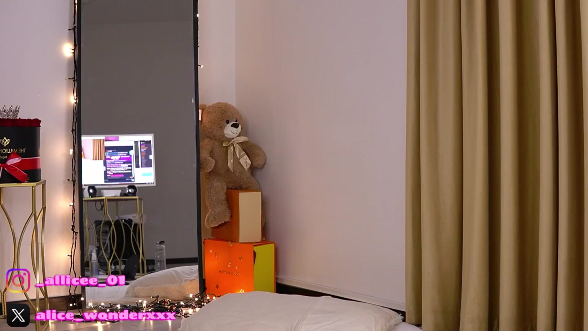 Gallery image thumbnail from VanesaSimon's myfreecams stream on, 01/05/2026, 14:04 image 15 of 20