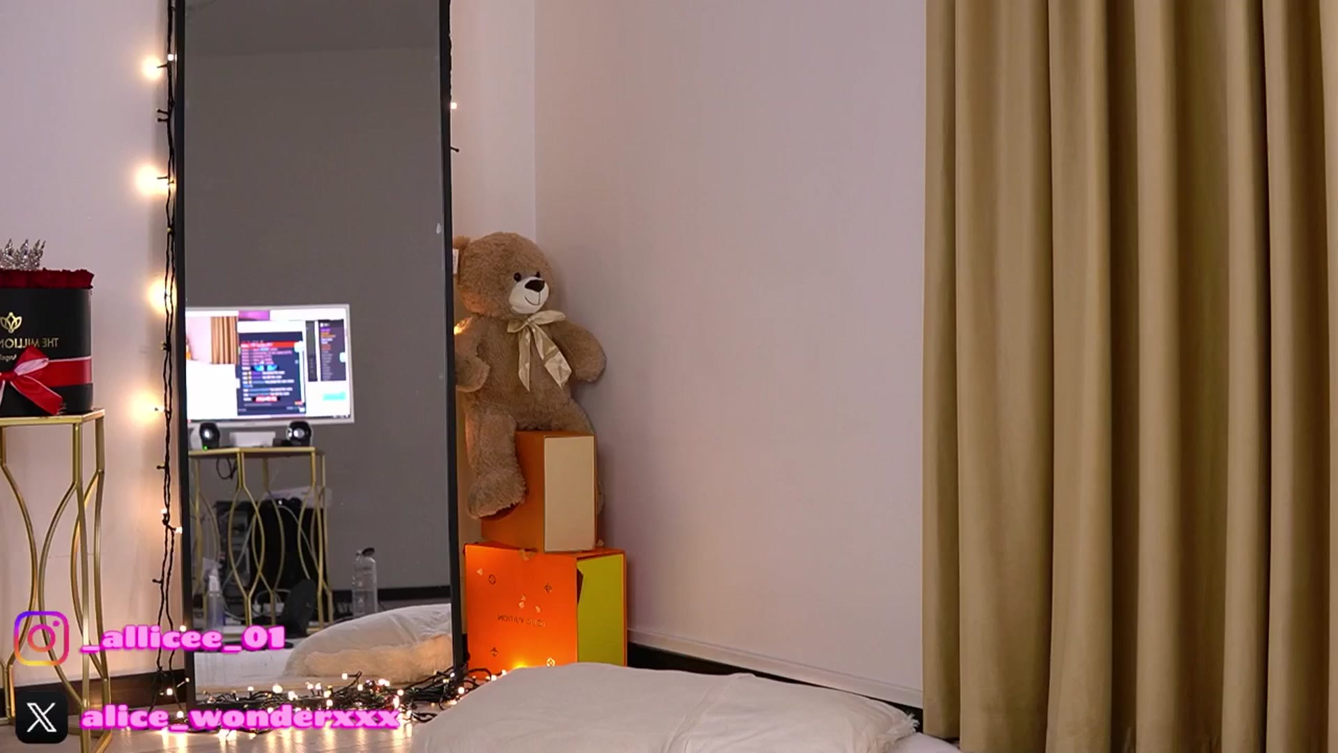 Gallery image thumbnail from VanesaSimon's myfreecams stream on, 01/05/2026, 14:04 image 19 of 20