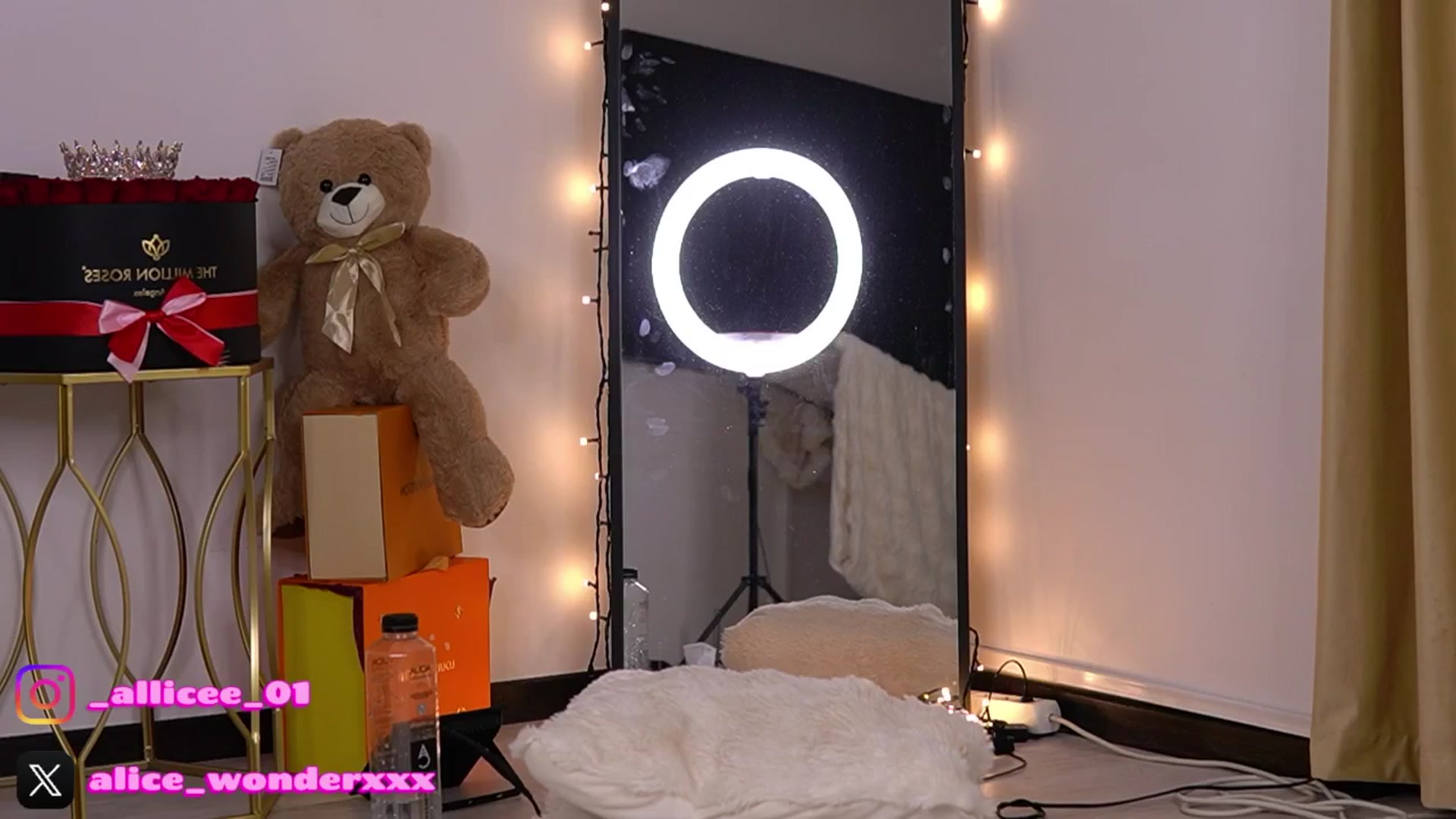 Gallery image thumbnail from VanesaSimon's myfreecams stream on, 01/06/2026, 13:54 image 19 of 20