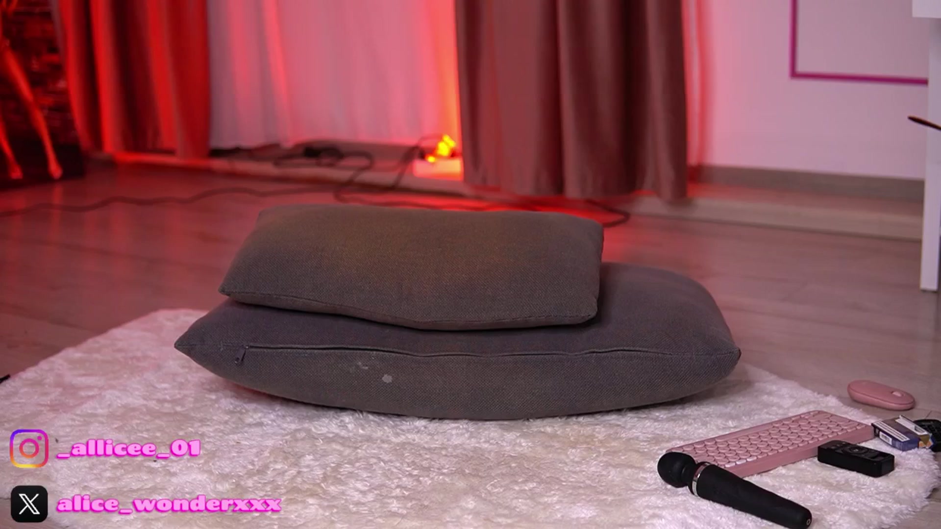 Gallery image thumbnail from VanesaSimon's myfreecams stream on, 01/14/2026, 14:13 image 13 of 20
