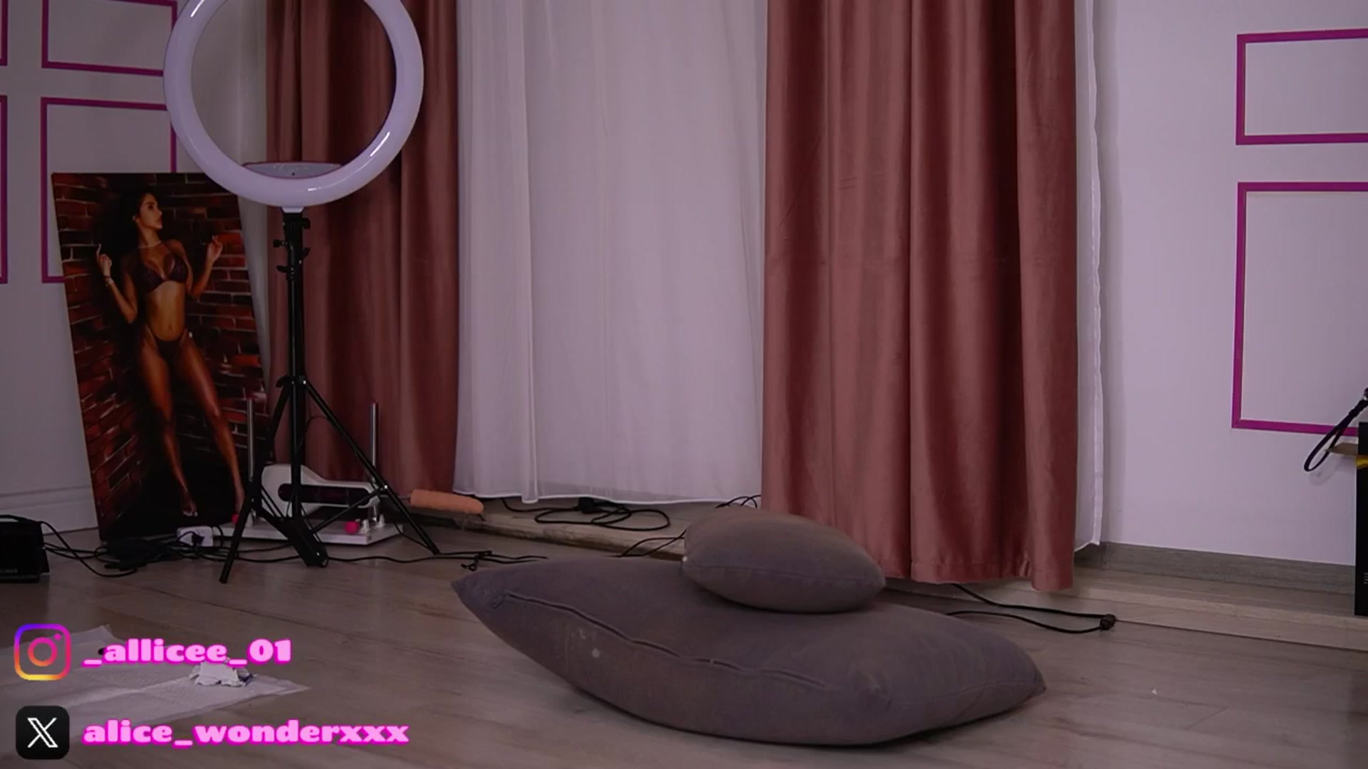 Gallery image thumbnail from VanesaSimon's myfreecams stream on, 01/22/2026, 11:24 image 6 of 20
