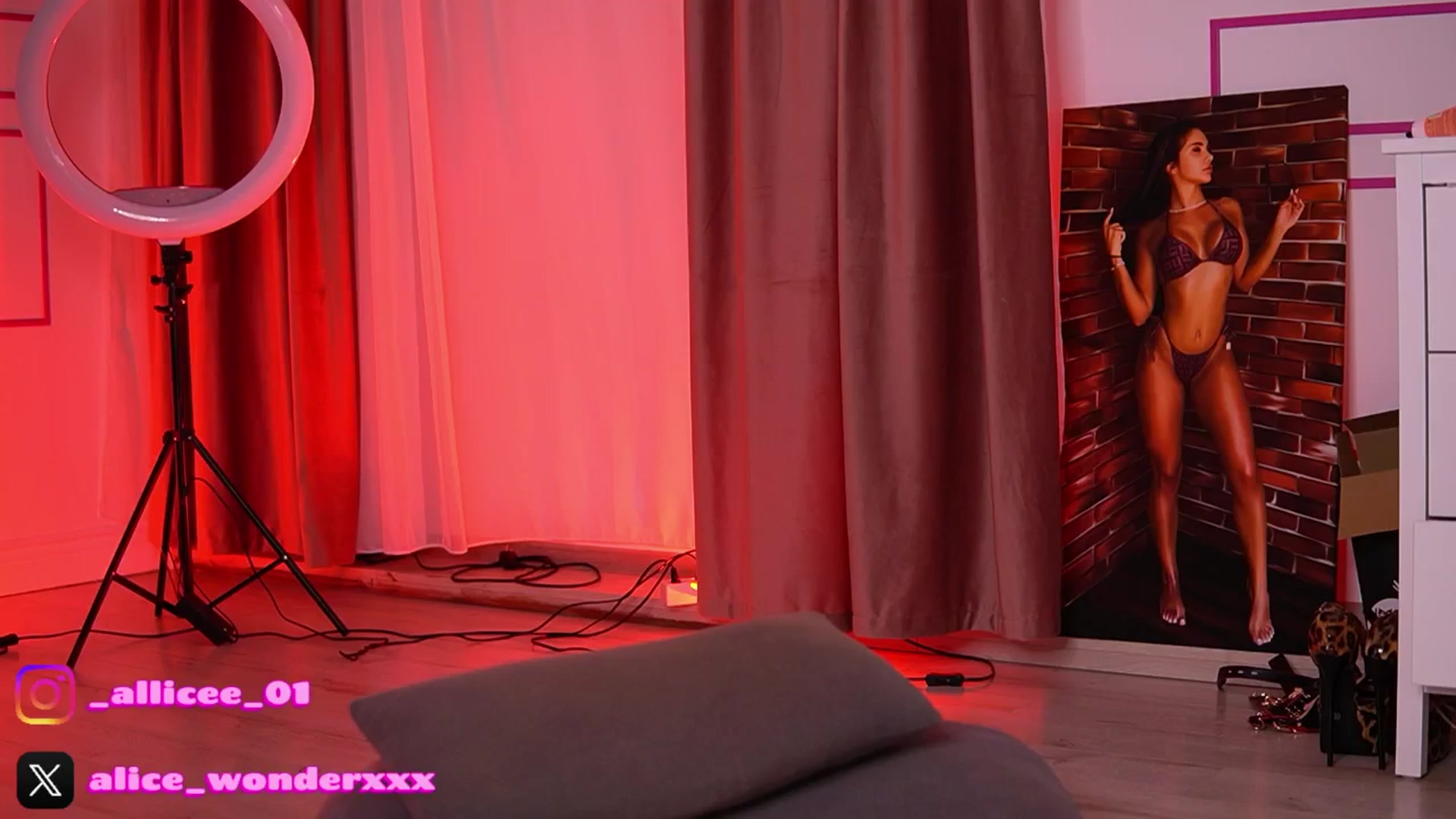 Gallery image thumbnail from VanesaSimon's myfreecams stream on, 02/04/2026, 14:09 image 6 of 20