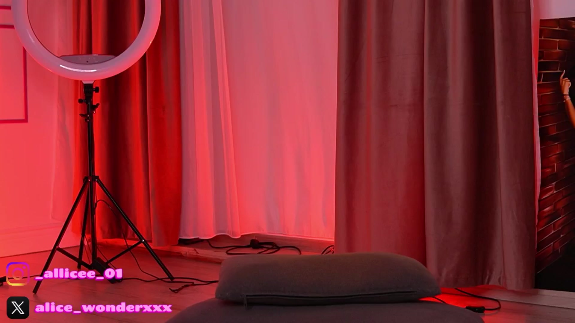Gallery image thumbnail from VanesaSimon's myfreecams stream on, 02/06/2026, 10:45 image 19 of 20