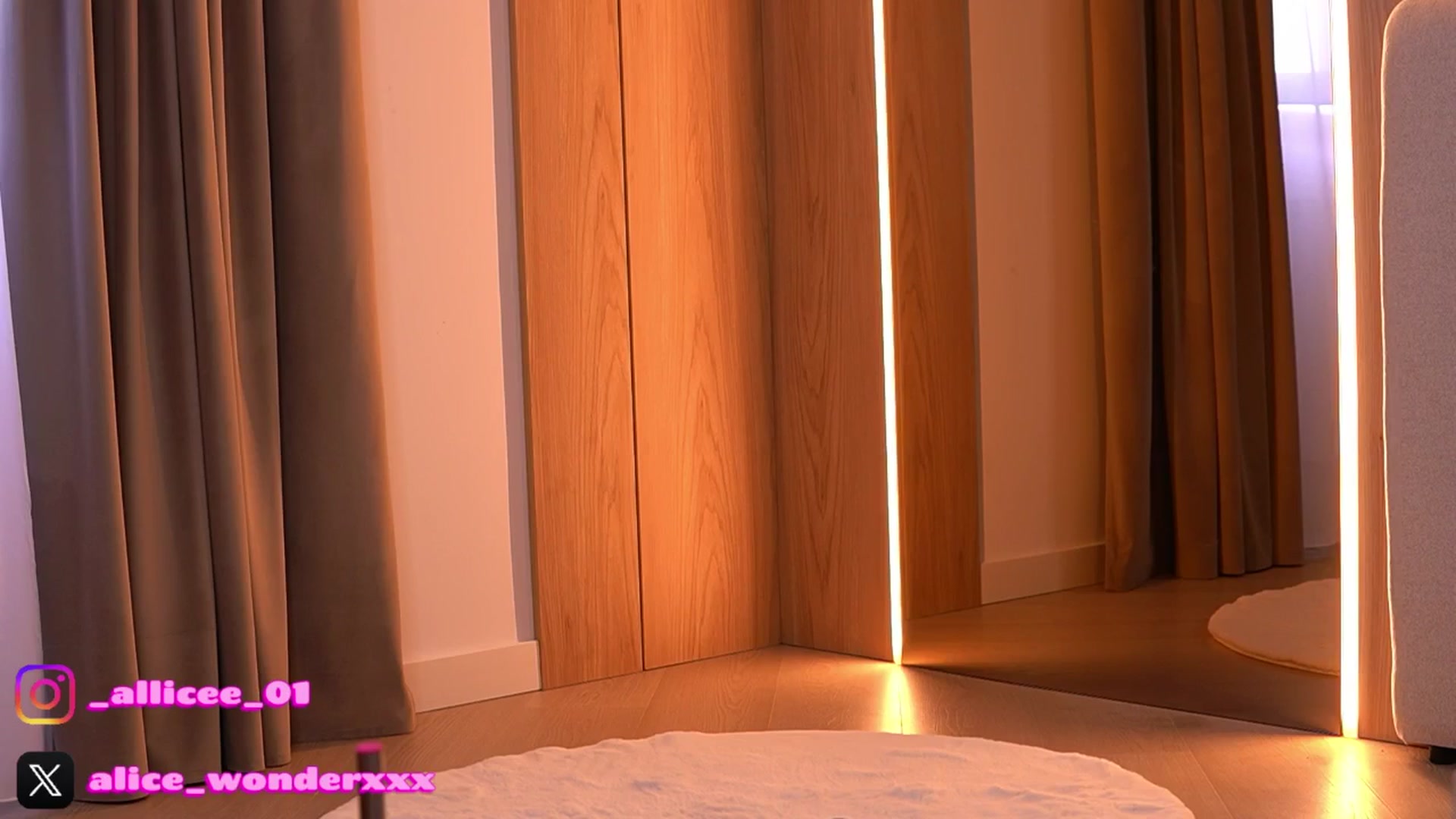 Gallery image thumbnail from VanesaSimon's myfreecams stream on, 03/07/2026, 13:30 image 5 of 20