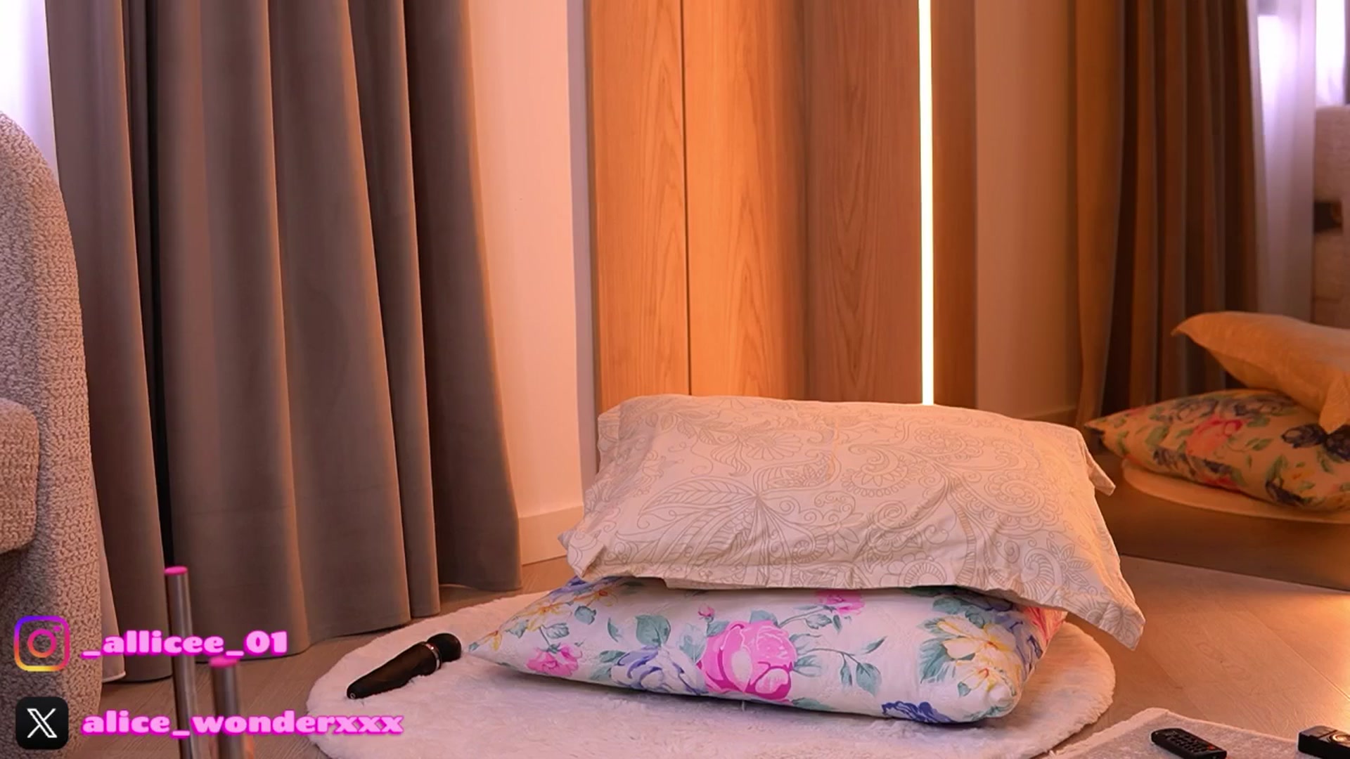 Gallery image thumbnail from VanesaSimon's myfreecams stream on, 03/26/2026, 13:02 image 8 of 20