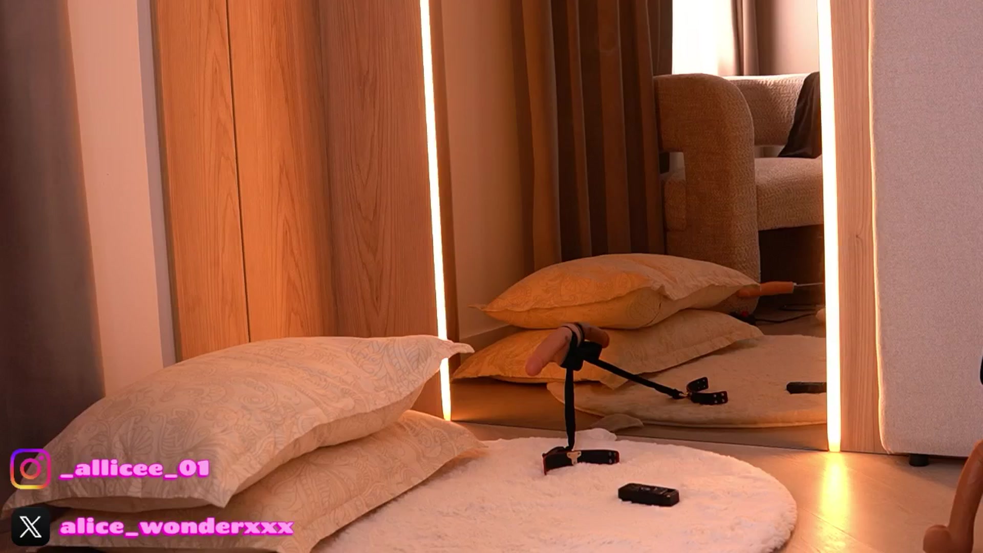 Gallery image thumbnail from VanesaSimon's myfreecams stream on, 04/11/2026, 10:30 image 7 of 20
