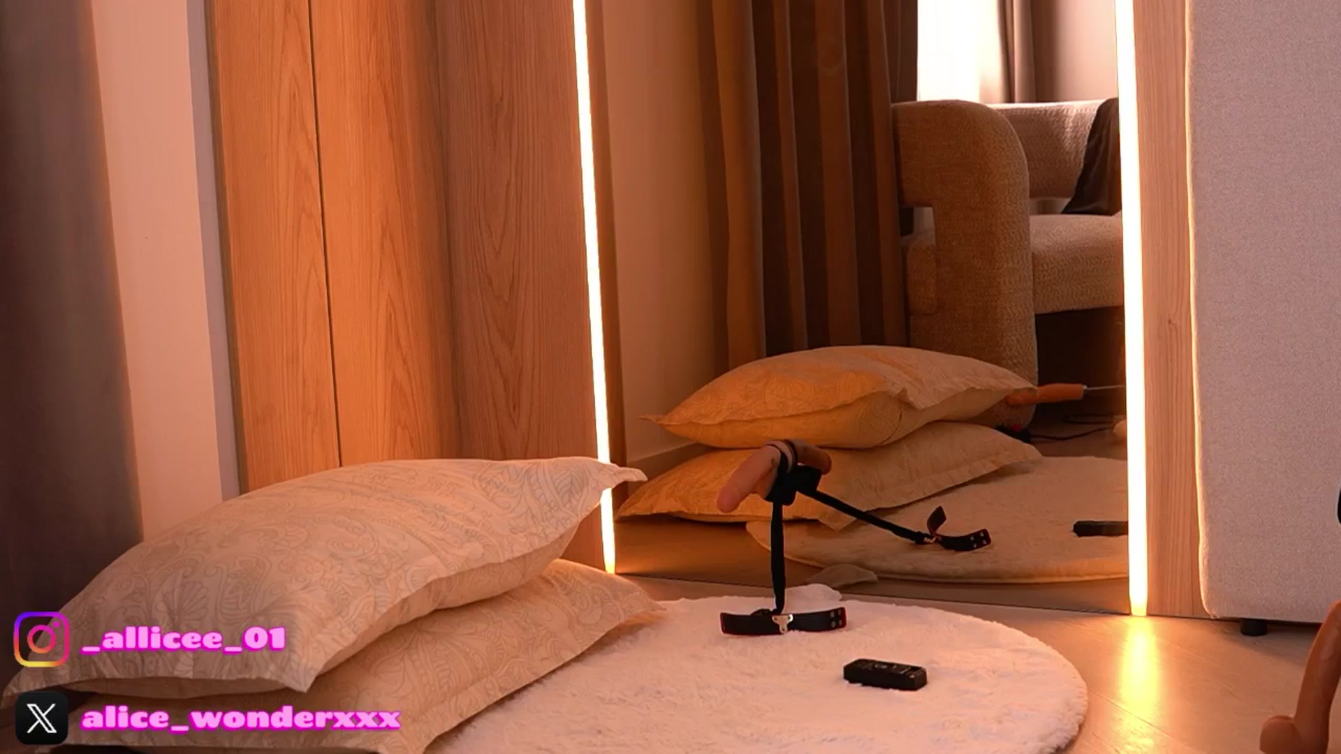 Gallery image thumbnail from VanesaSimon's myfreecams stream on, 04/11/2026, 10:30 image 8 of 20