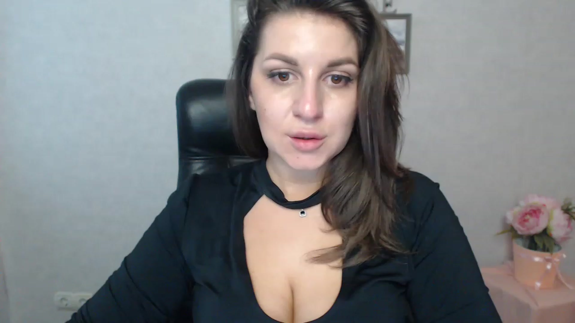Gallery image thumbnail from Vanesa_Lams's myfreecams stream on, 04/19/2023, 15:34 image 15 of 20