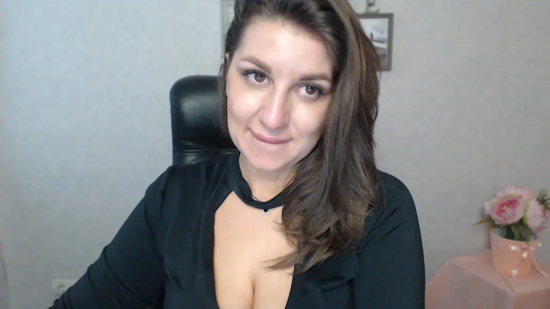 Gallery image thumbnail from Vanesa_Lams's myfreecams stream on, 04/19/2023, 15:34 image 20 of 20