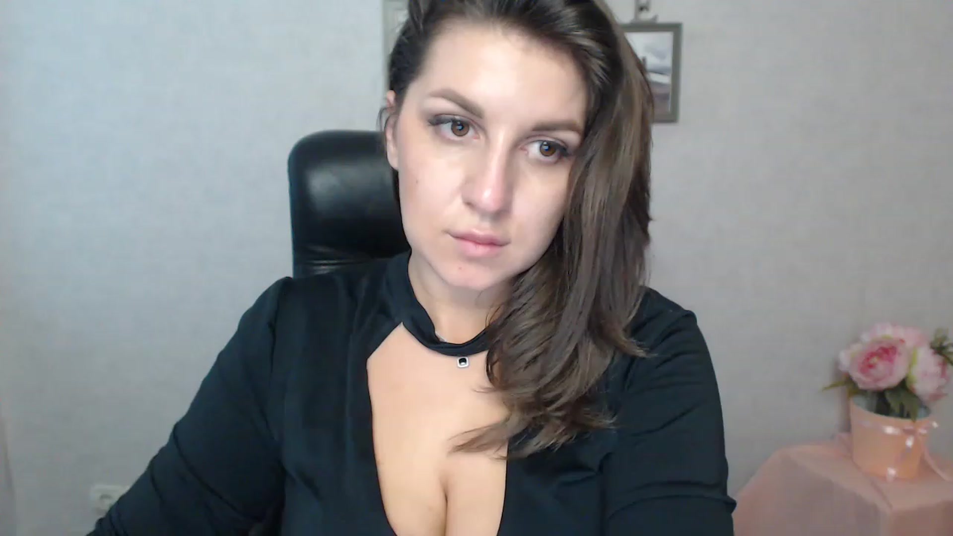 Gallery image thumbnail from Vanesa_Lams's myfreecams stream on, 04/19/2023, 15:34 image 16 of 20