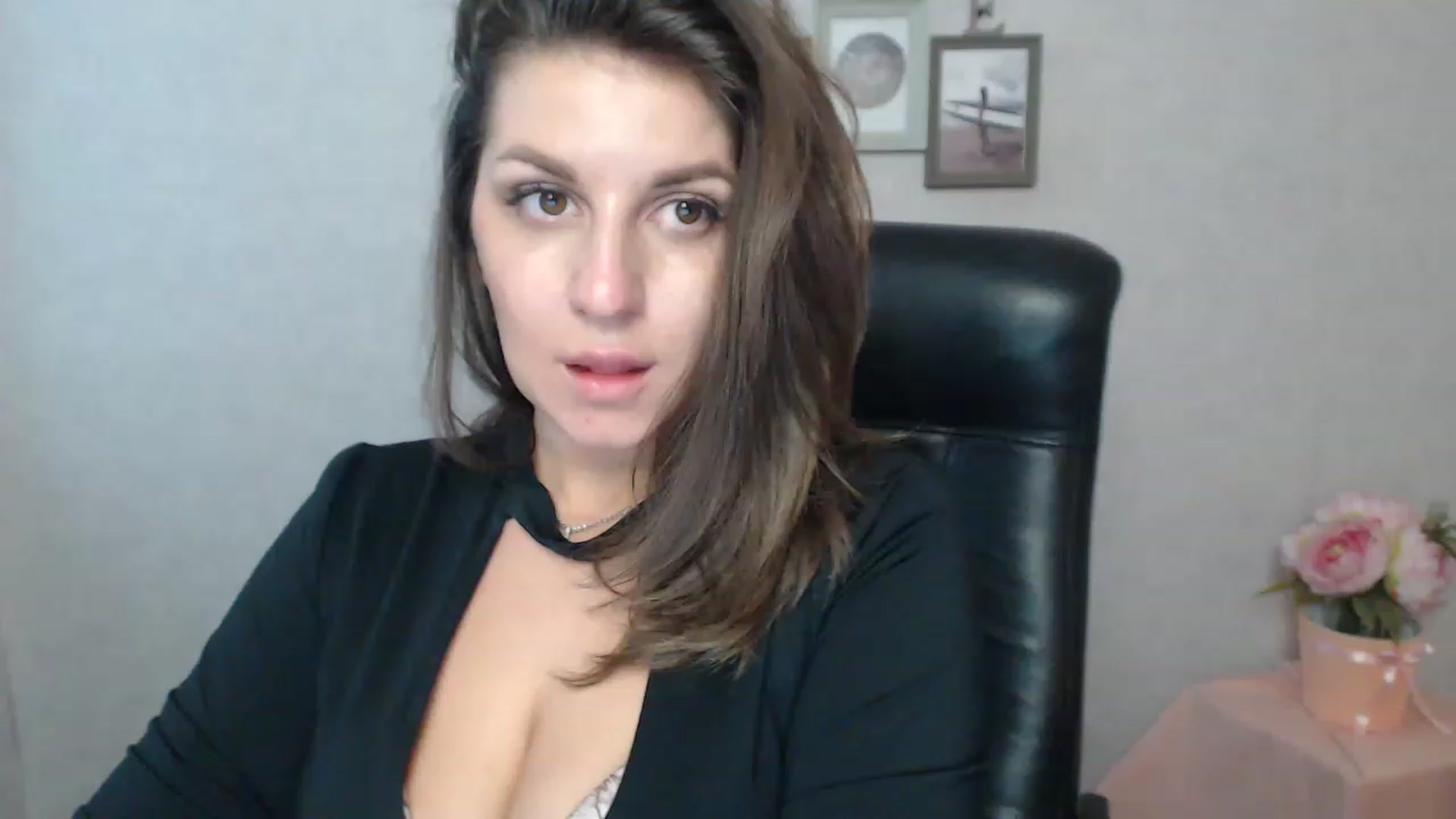 Gallery image thumbnail from Vanesa_Lams's myfreecams stream on, 04/19/2023, 15:34 image 2 of 20