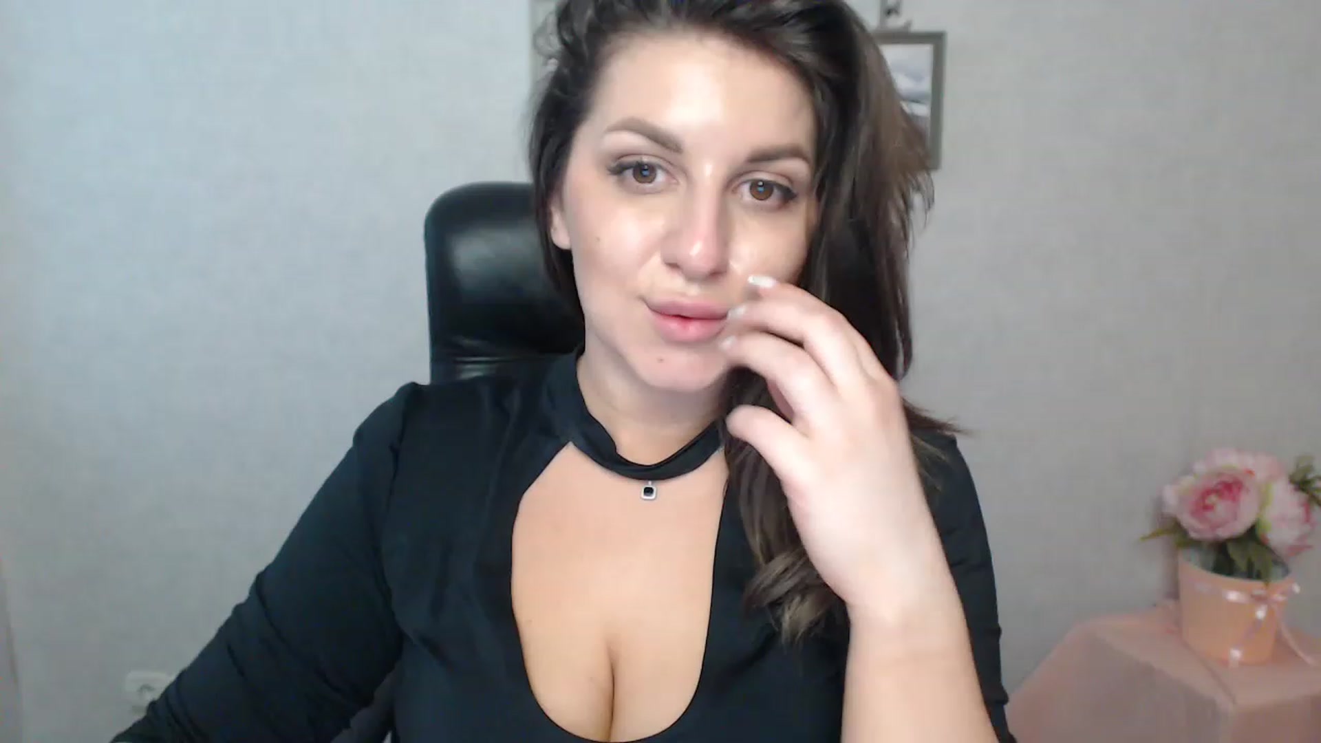 Gallery image thumbnail from Vanesa_Lams's myfreecams stream on, 04/19/2023, 15:34 image 13 of 20