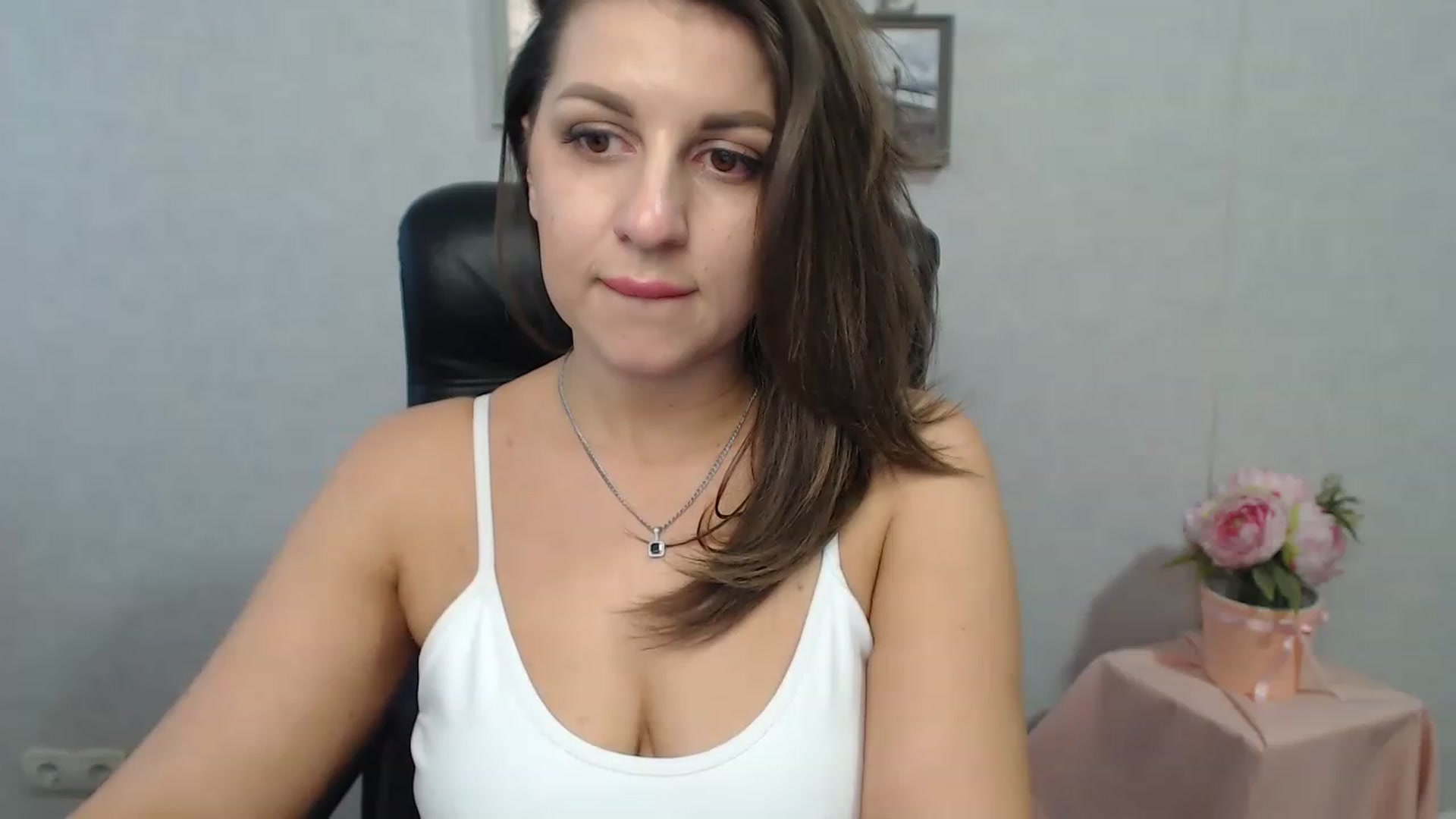 Gallery image thumbnail from Vanesa_Lams's myfreecams stream on, 04/20/2023, 14:20 image 6 of 20
