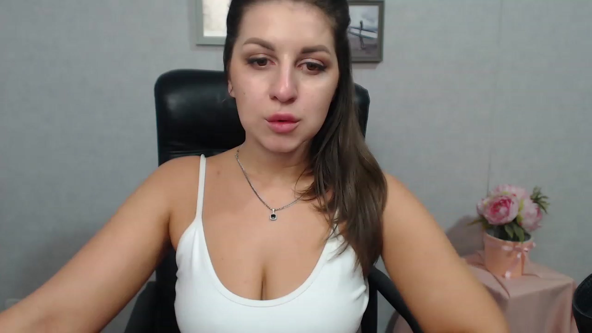 Gallery image thumbnail from Vanesa_Lams's myfreecams stream on, 04/20/2023, 16:49 image 11 of 20