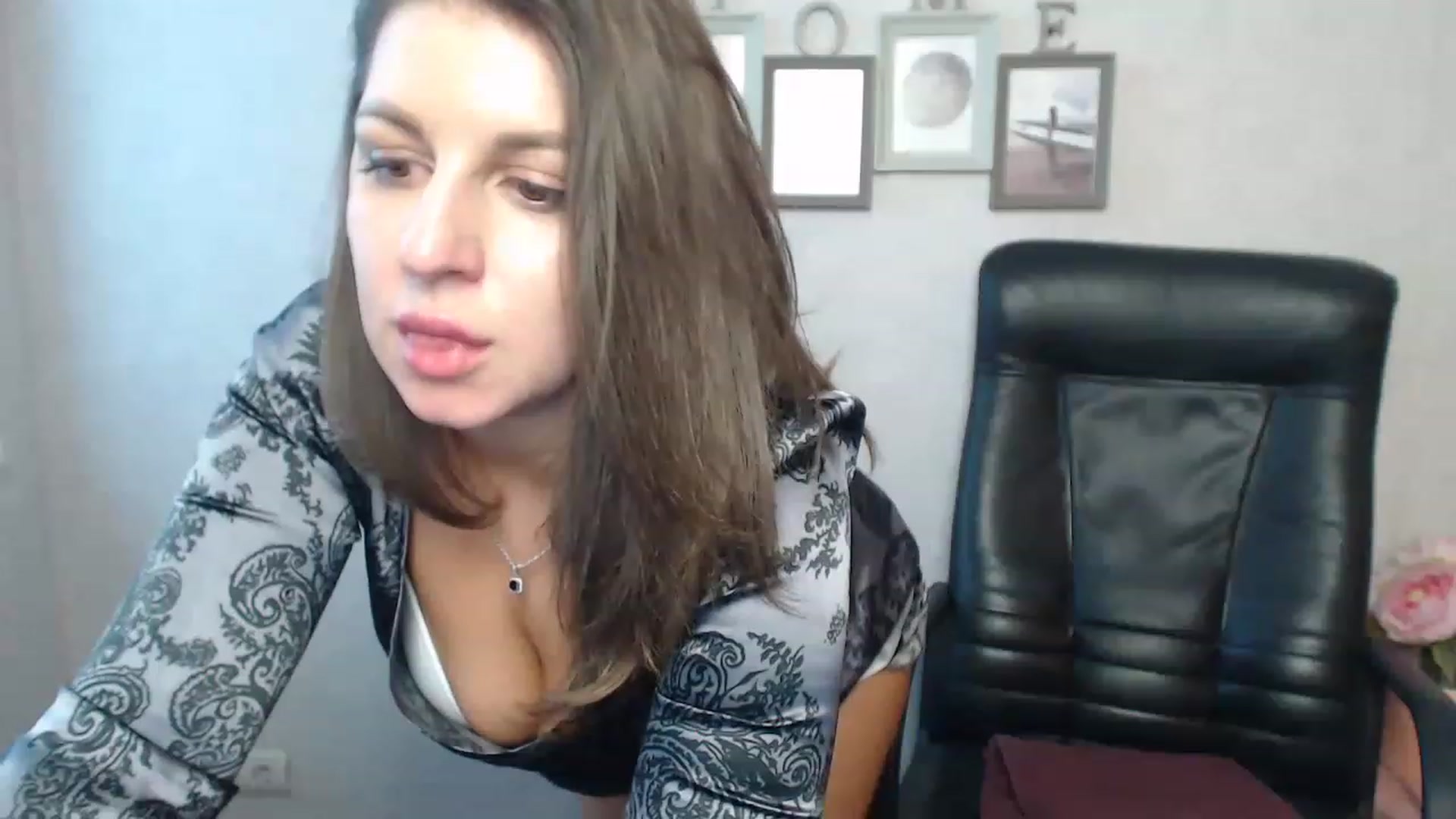 Gallery image thumbnail from Vanesa_Lams's myfreecams stream on, 04/21/2023, 12:31 image 2 of 20
