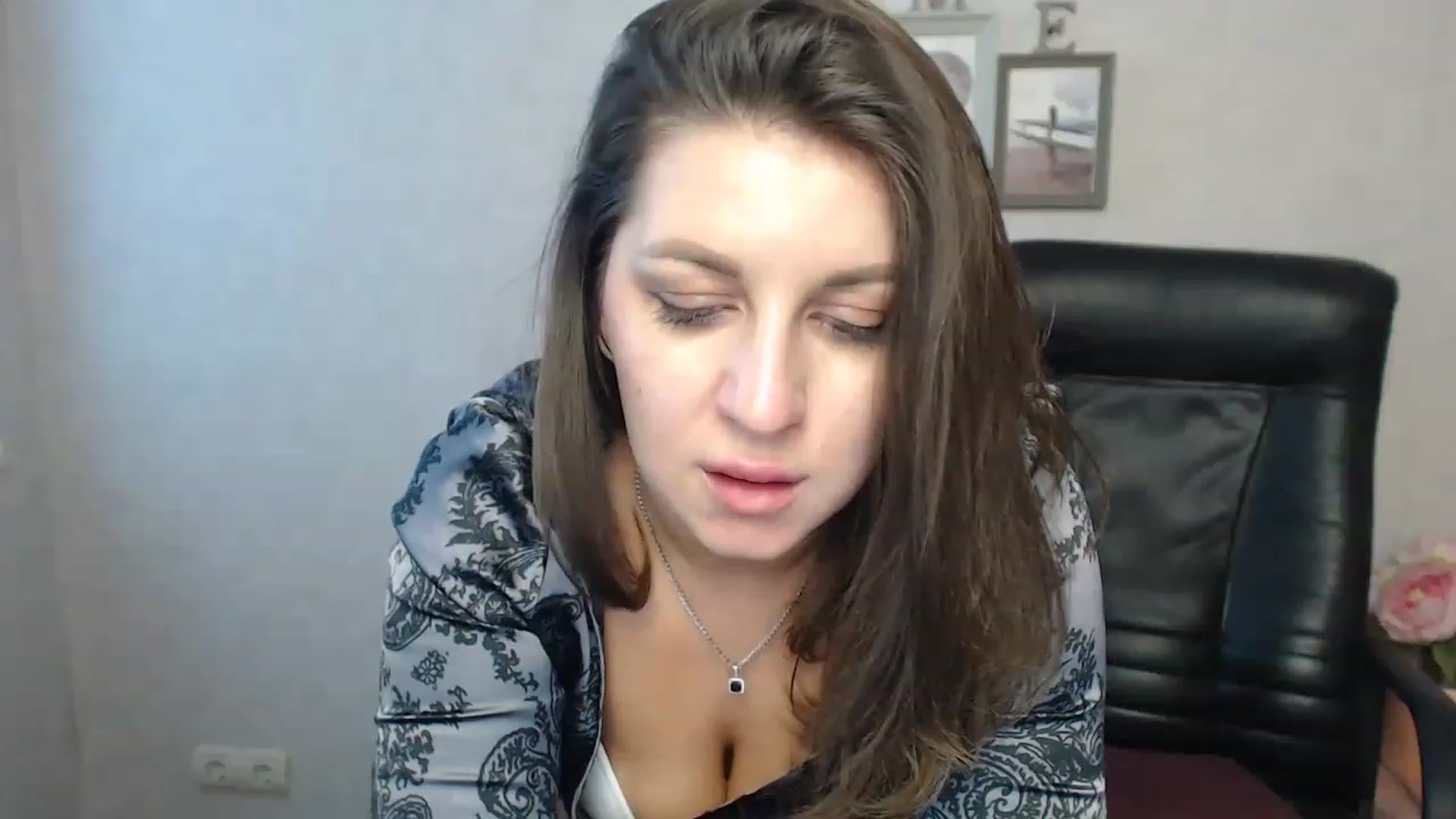 Gallery image thumbnail from Vanesa_Lams's myfreecams stream on, 04/21/2023, 12:31 image 1 of 20