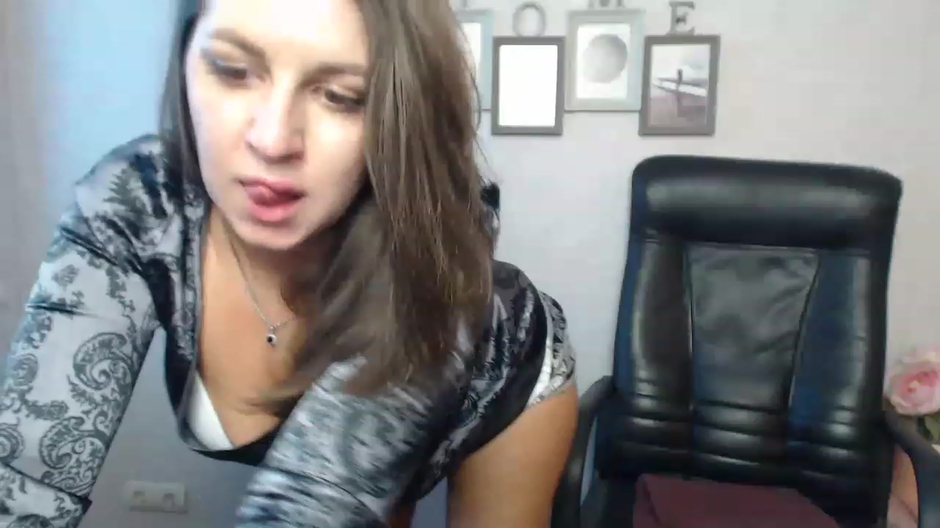 Gallery image thumbnail from Vanesa_Lams's myfreecams stream on, 04/21/2023, 12:31 image 4 of 20