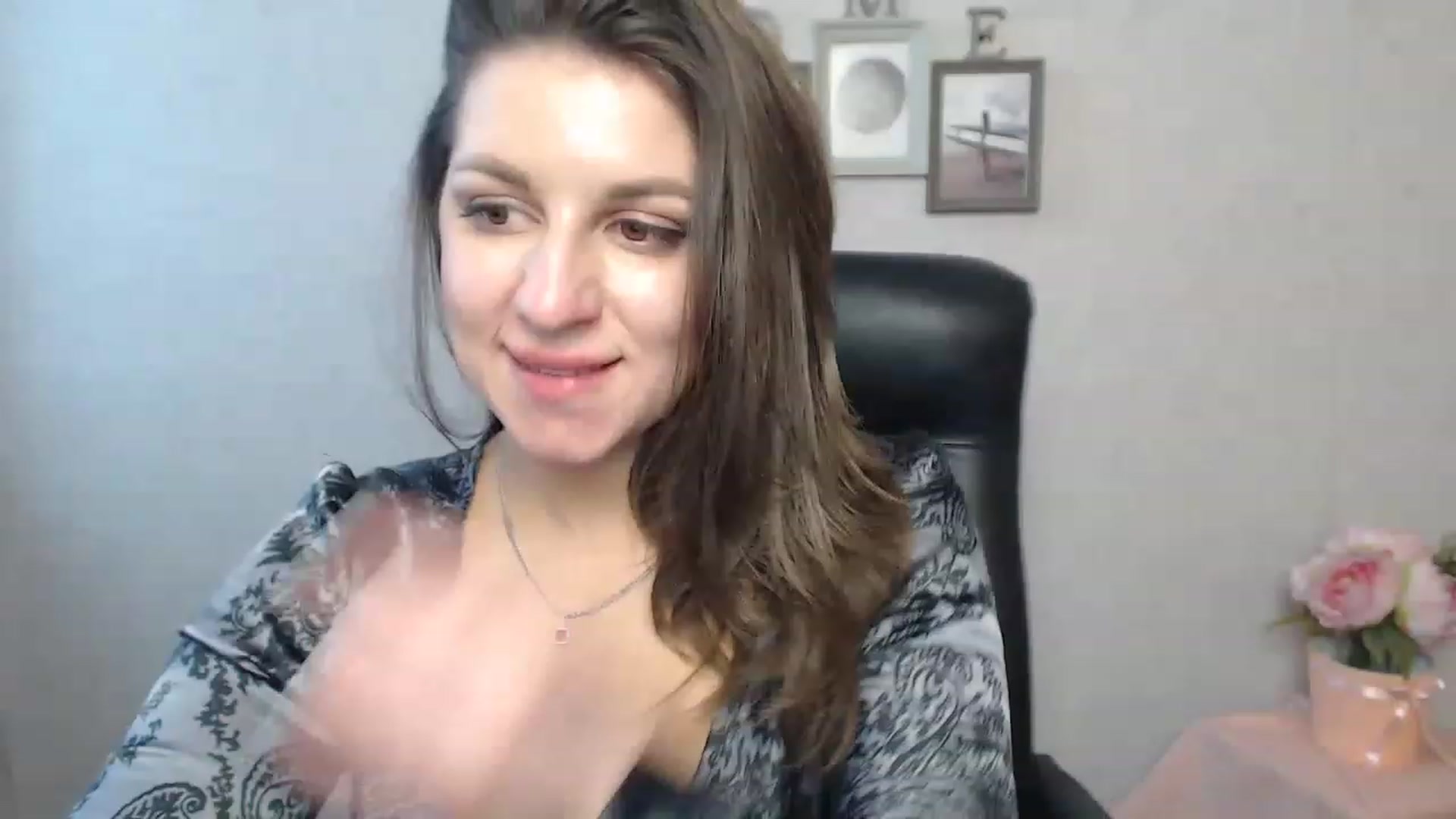 Gallery image thumbnail from Vanesa_Lams's myfreecams stream on, 04/21/2023, 13:00 image 9 of 20
