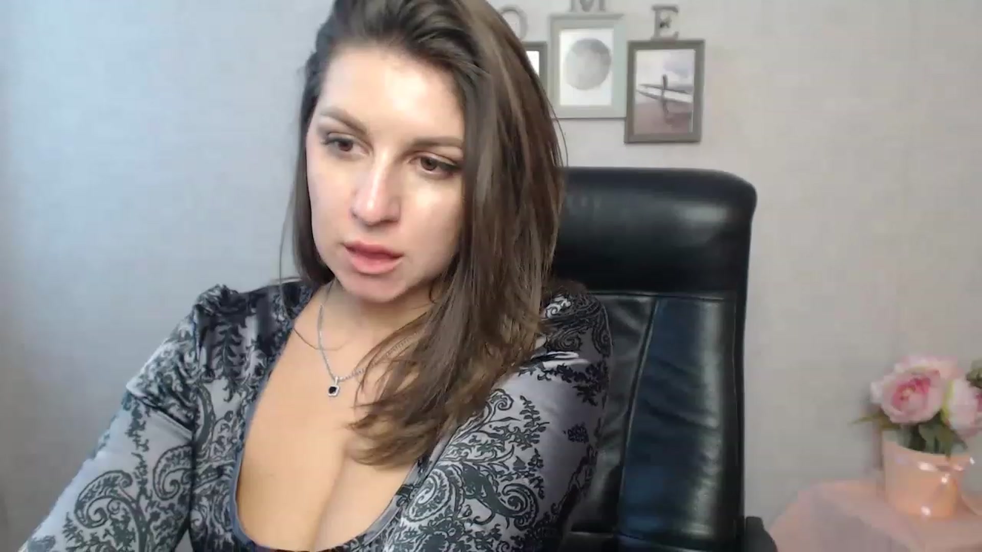 Gallery image thumbnail from Vanesa_Lams's myfreecams stream on, 04/21/2023, 13:00 image 17 of 20