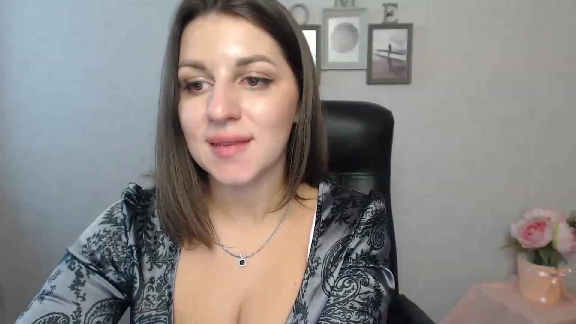 Gallery image thumbnail from Vanesa_Lams's myfreecams stream on, 04/21/2023, 13:00 image 3 of 20