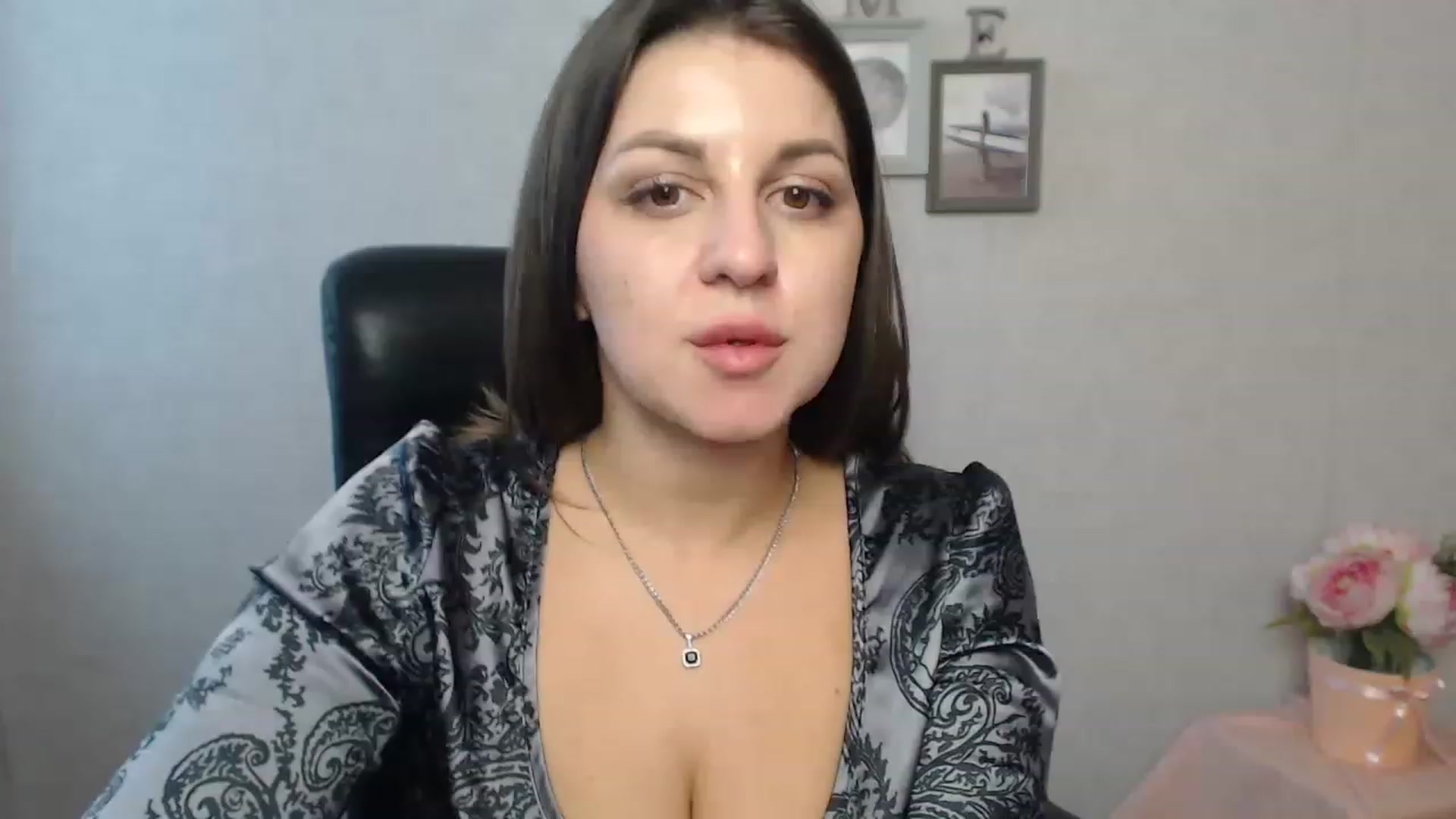 Gallery image thumbnail from Vanesa_Lams's myfreecams stream on, 04/21/2023, 13:00 image 5 of 20