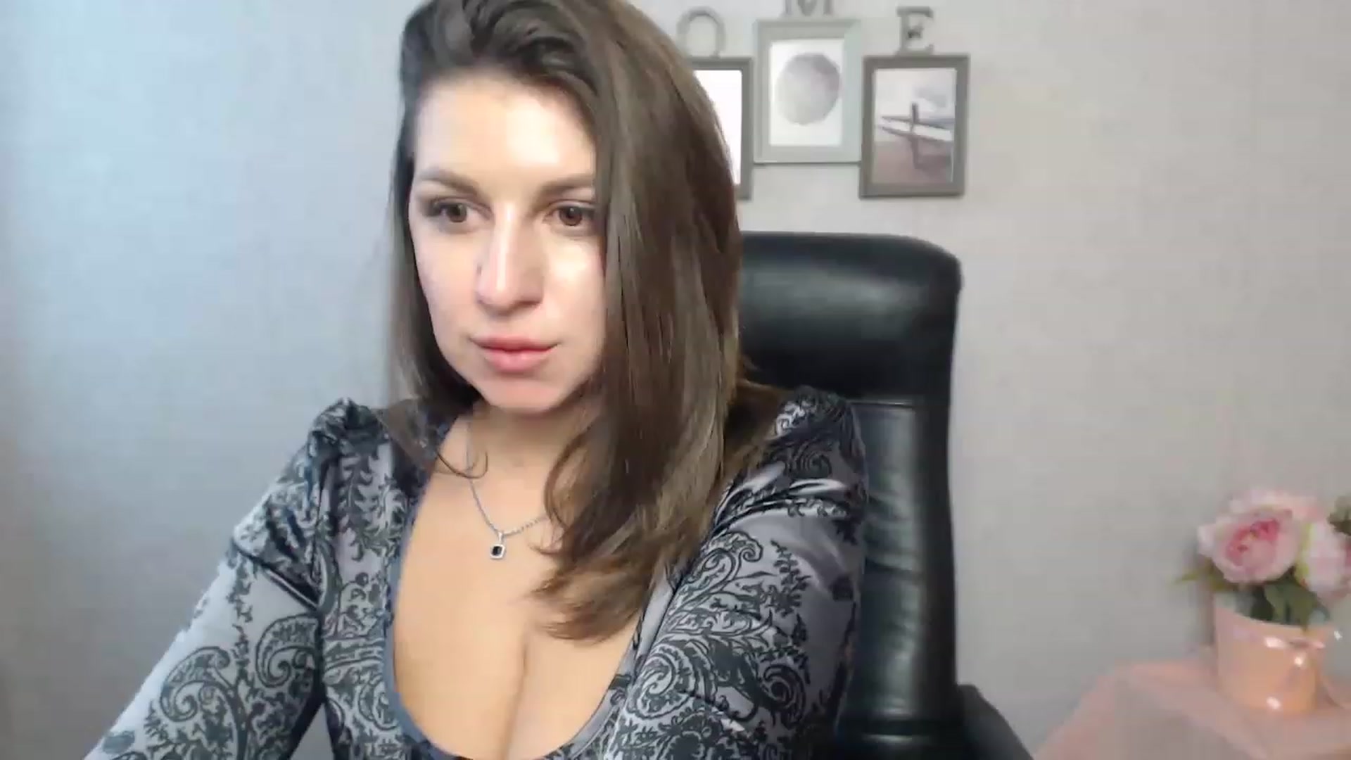 Gallery image thumbnail from Vanesa_Lams's myfreecams stream on, 04/21/2023, 13:00 image 15 of 20