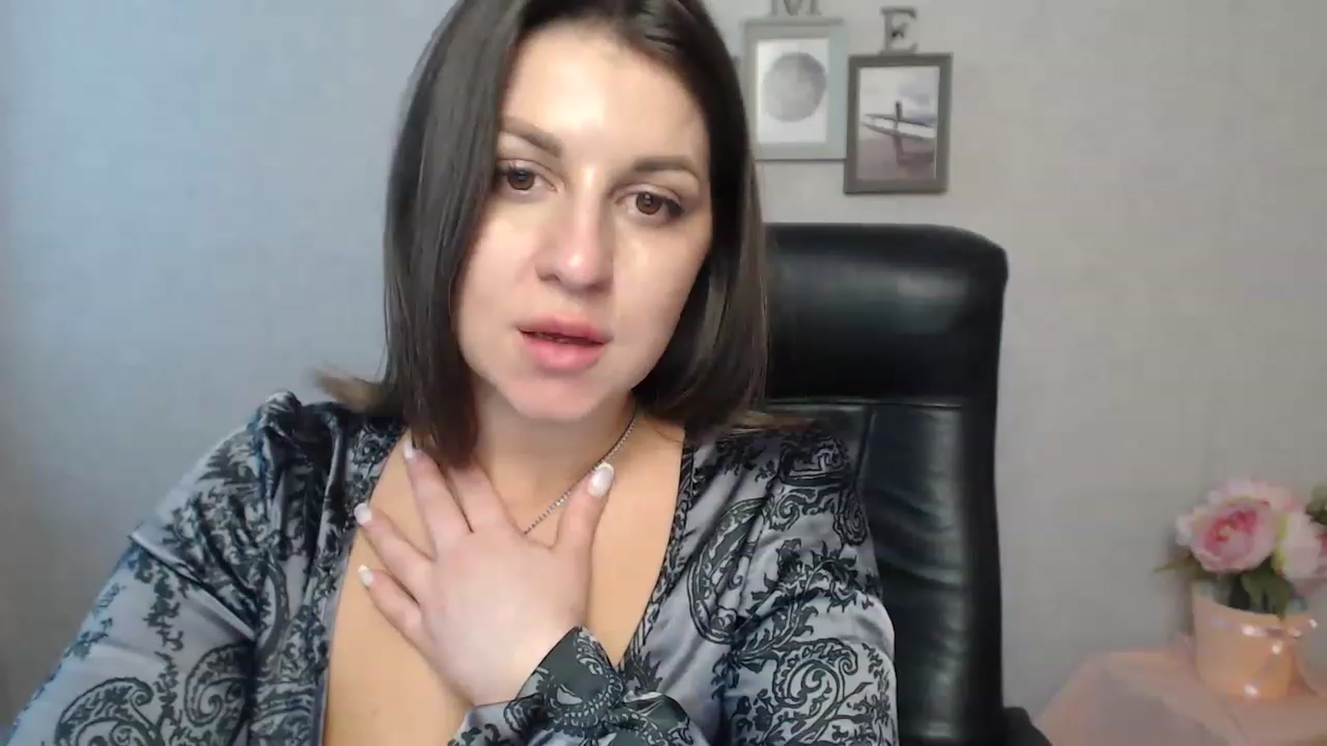 Gallery image thumbnail from Vanesa_Lams's myfreecams stream on, 04/21/2023, 13:00 image 8 of 20