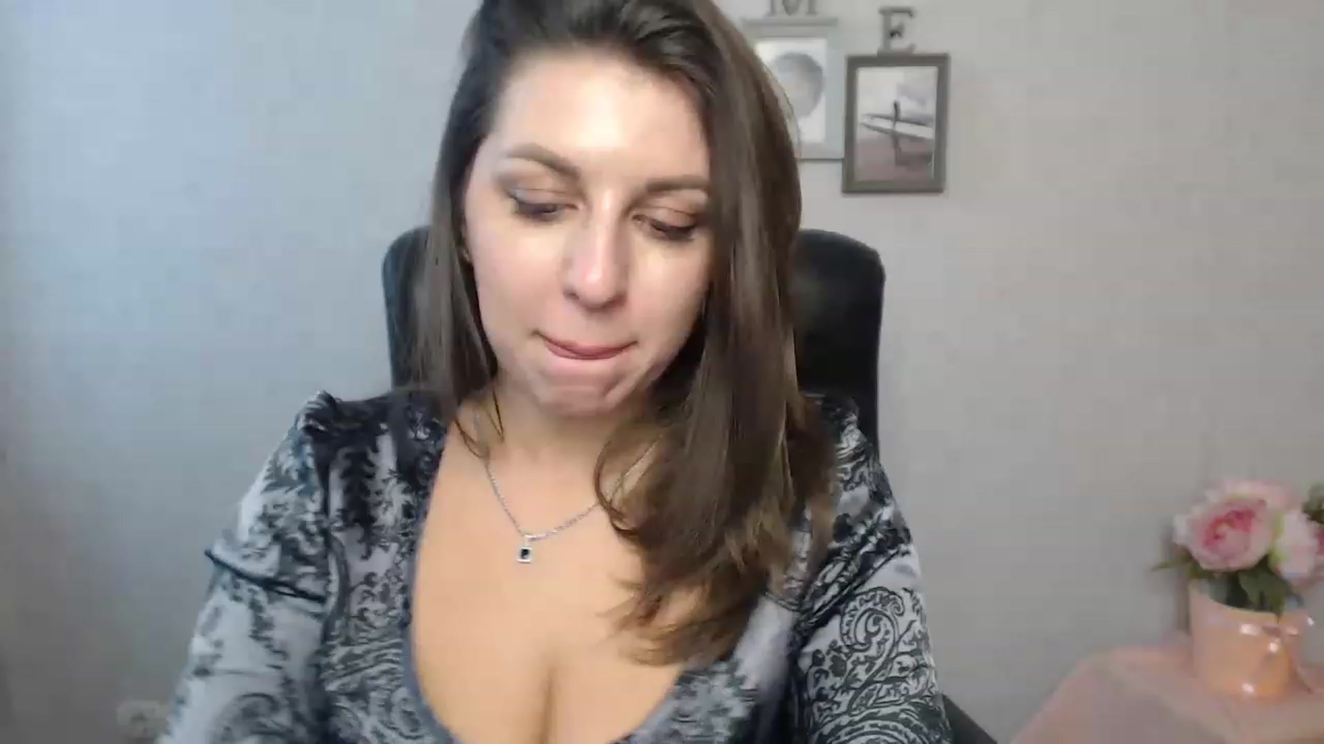 Gallery image thumbnail from Vanesa_Lams's myfreecams stream on, 04/21/2023, 13:00 image 13 of 20