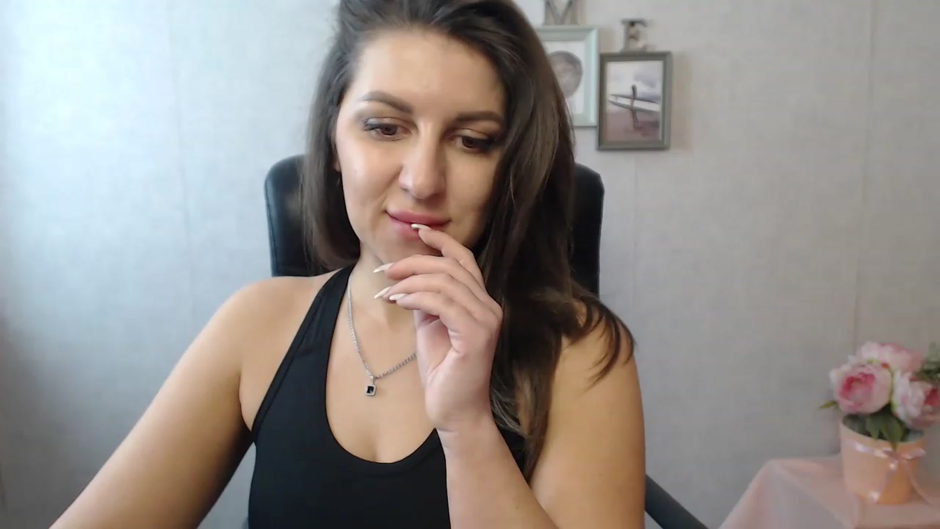 Gallery image thumbnail from Vanesa_Lams's myfreecams stream on, 04/24/2023, 08:29 image 2 of 20