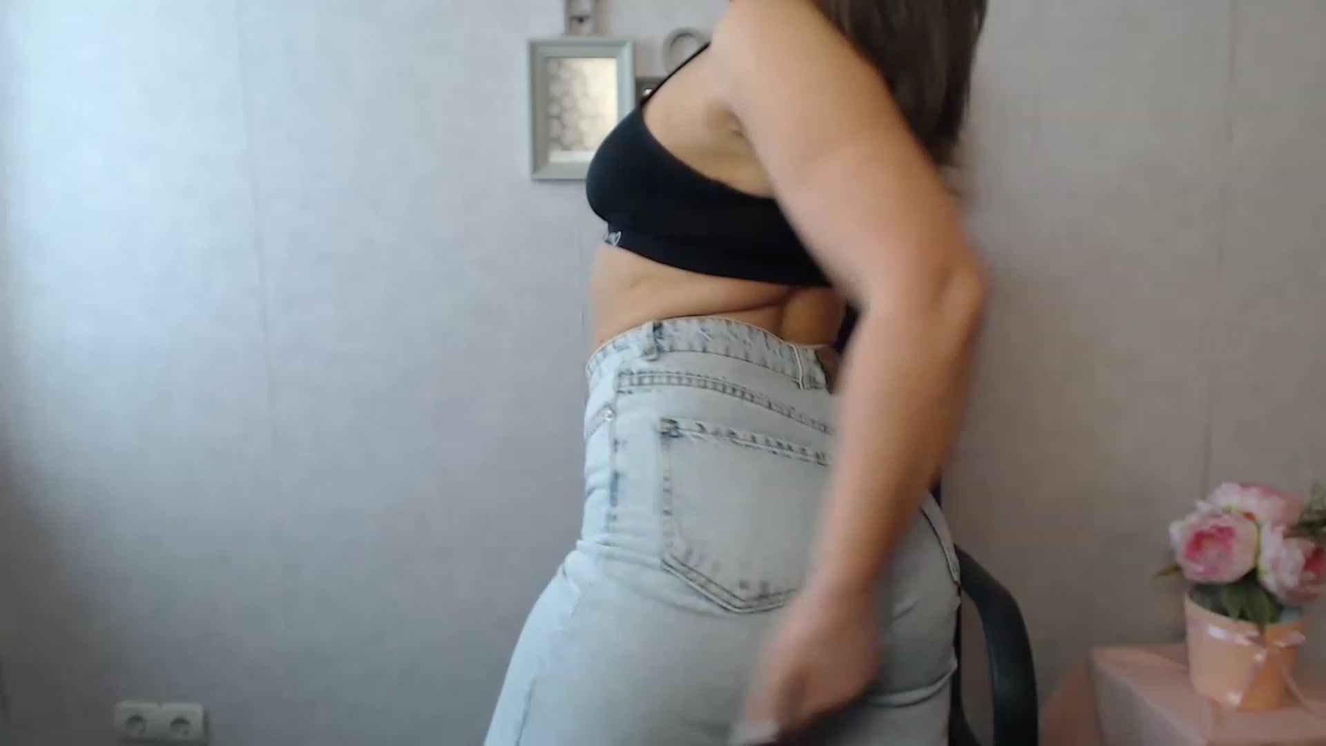 Gallery image thumbnail from Vanesa_Lams's myfreecams stream on, 04/24/2023, 08:29 image 7 of 20