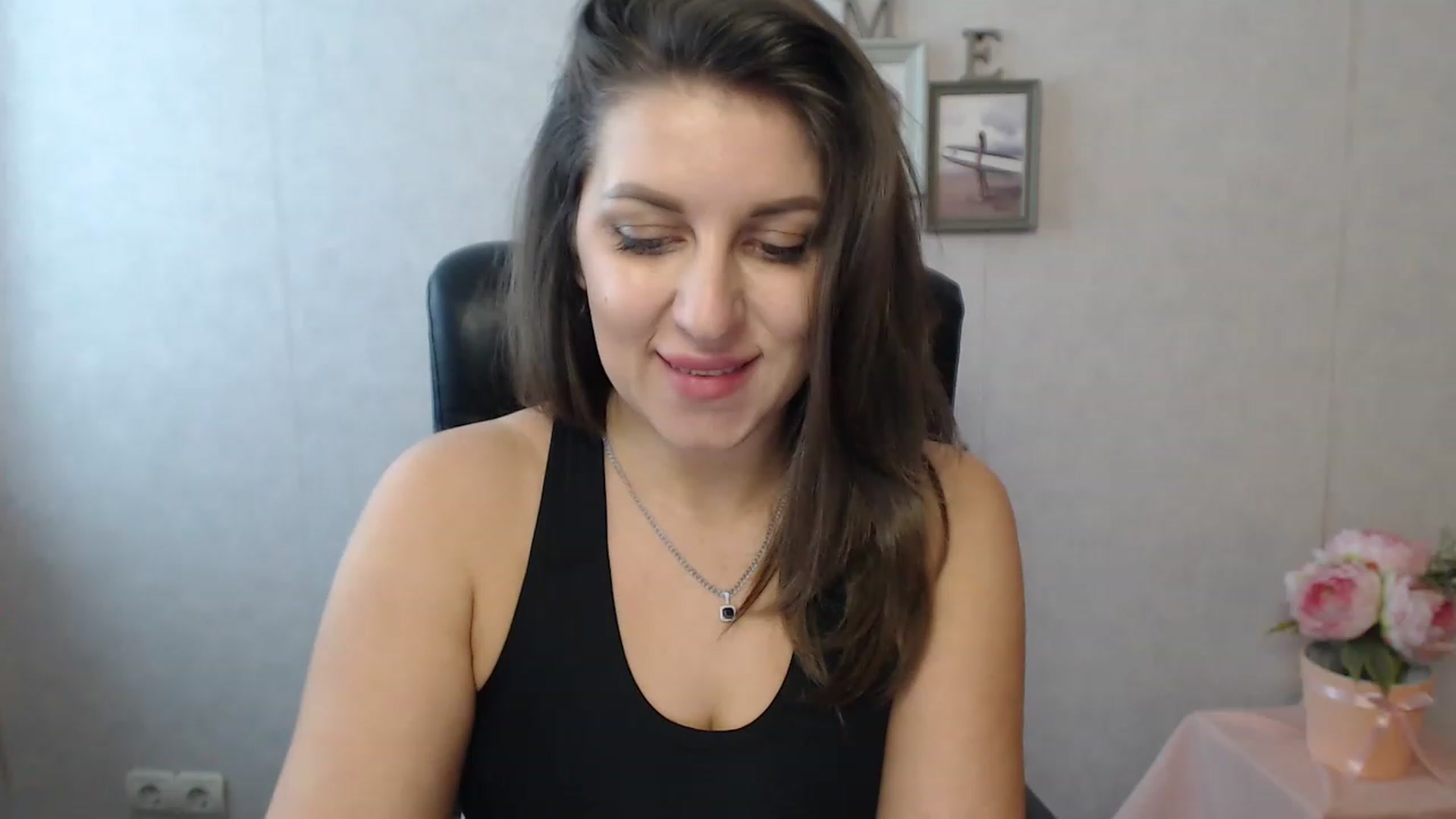 Gallery image thumbnail from Vanesa_Lams's myfreecams stream on, 04/24/2023, 08:29 image 18 of 20