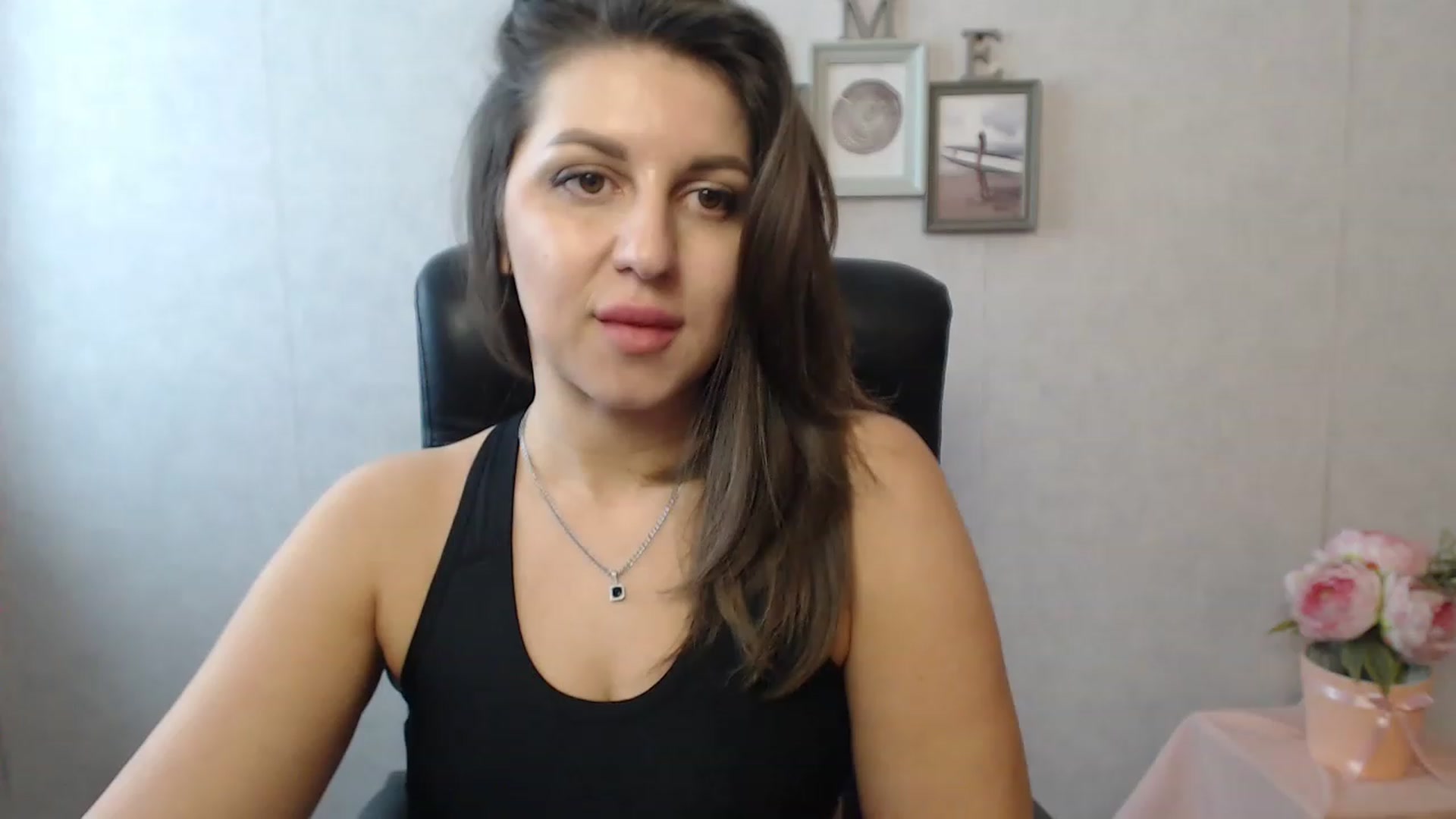Gallery image thumbnail from Vanesa_Lams's myfreecams stream on, 04/24/2023, 08:29 image 19 of 20