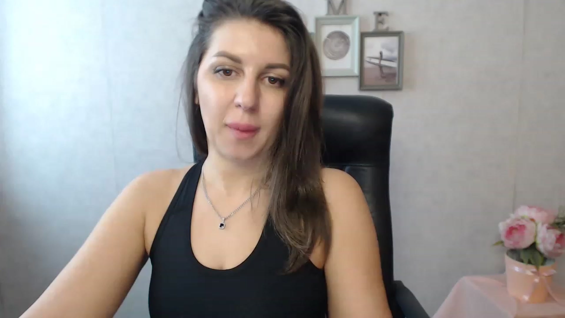 Gallery image thumbnail from Vanesa_Lams's myfreecams stream on, 04/24/2023, 08:29 image 6 of 20