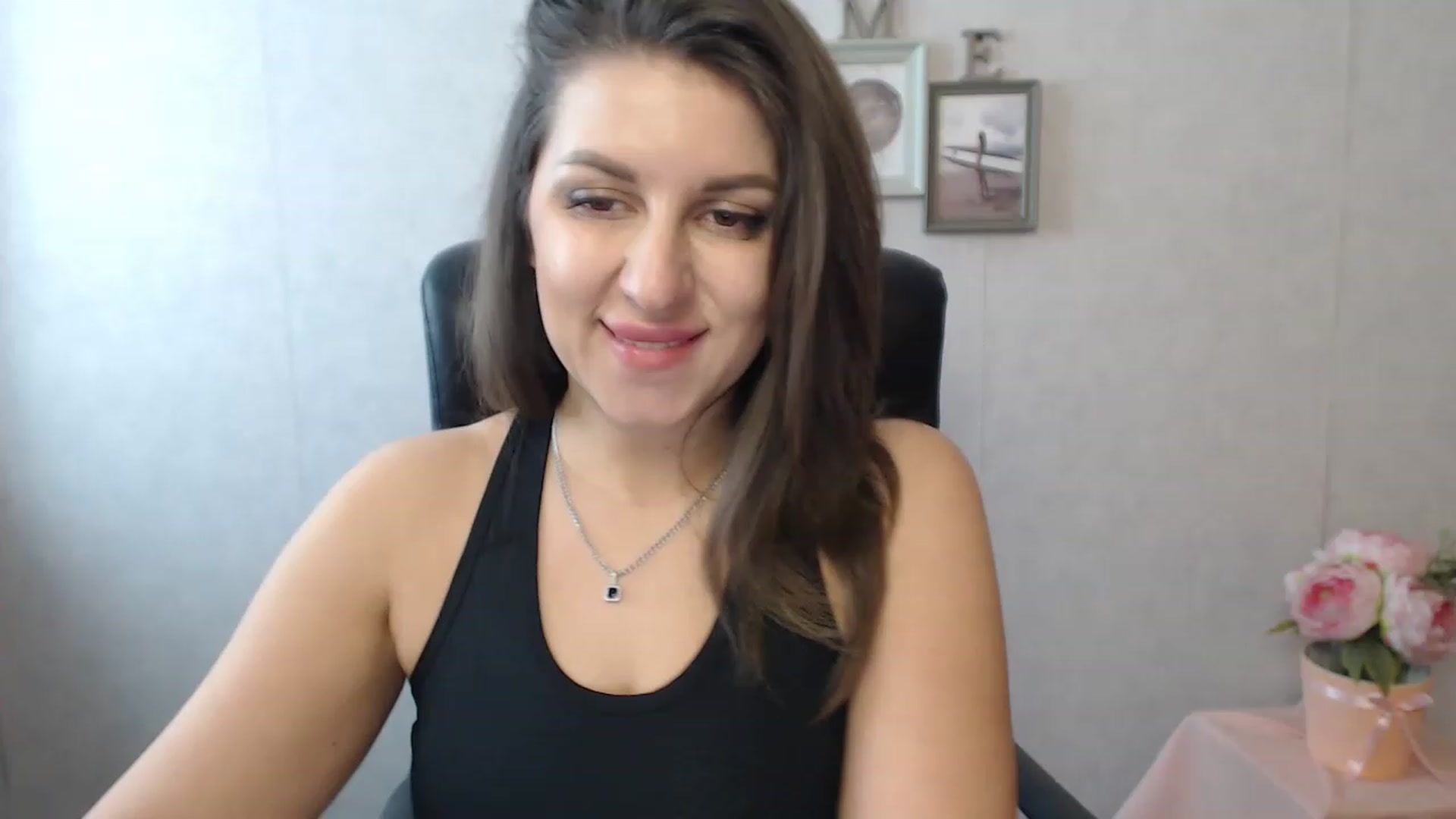 Gallery image thumbnail from Vanesa_Lams's myfreecams stream on, 04/24/2023, 08:29 image 3 of 20