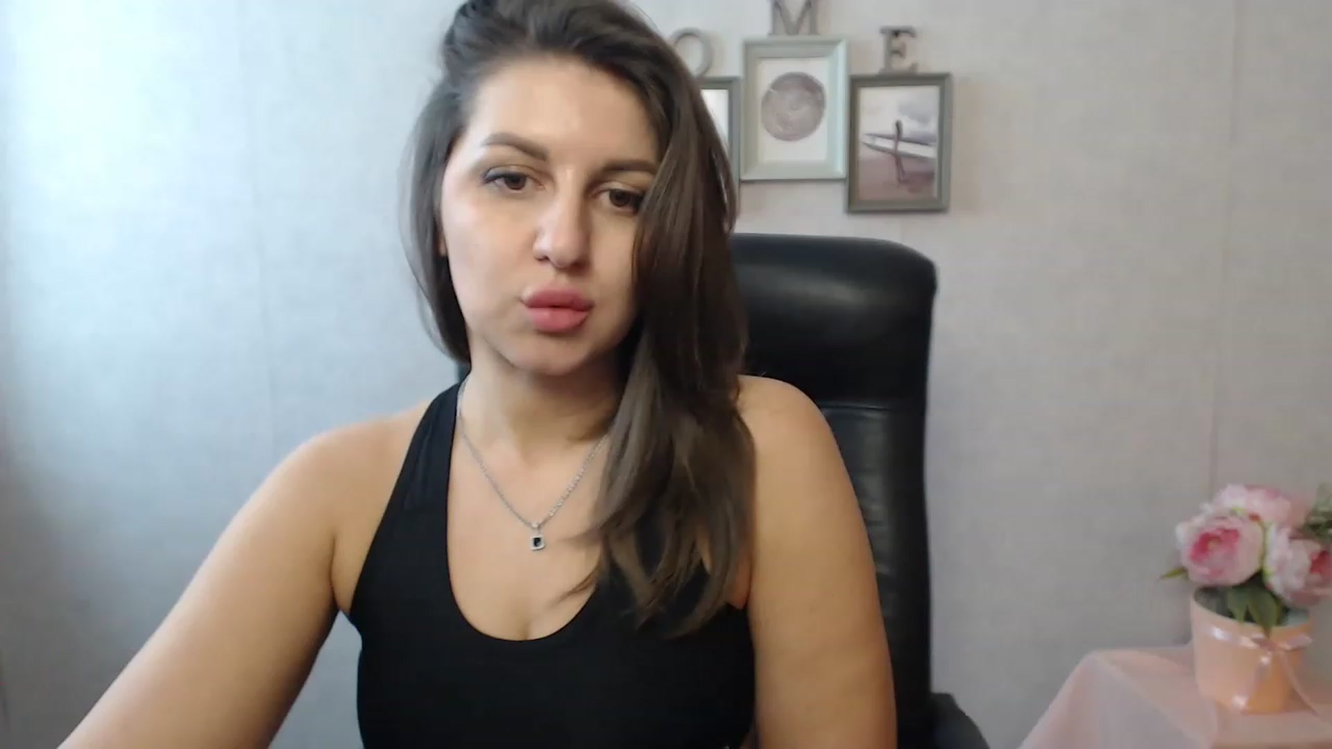 Gallery image thumbnail from Vanesa_Lams's myfreecams stream on, 04/24/2023, 08:29 image 20 of 20