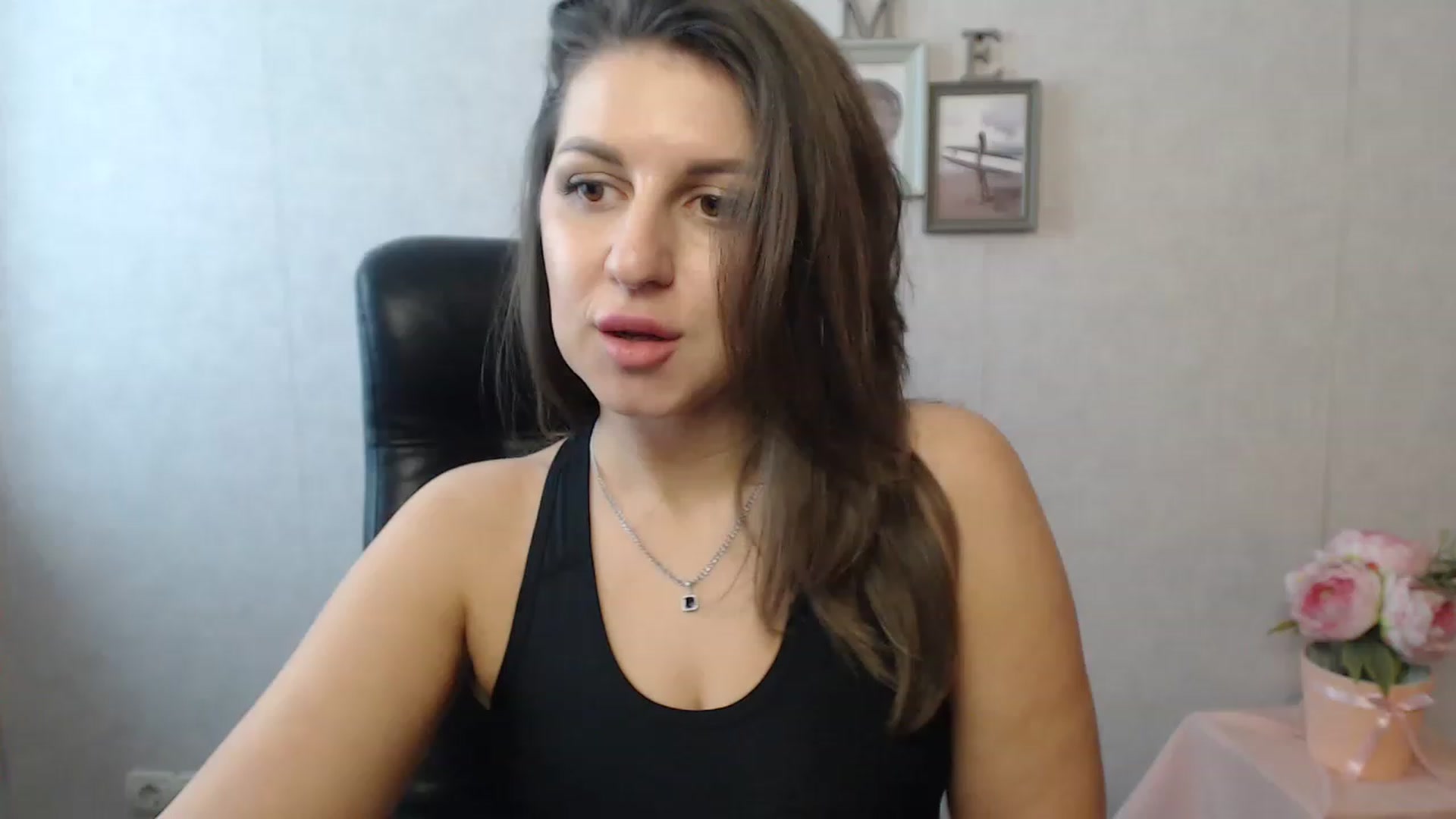 Gallery image thumbnail from Vanesa_Lams's myfreecams stream on, 04/24/2023, 08:29 image 12 of 20