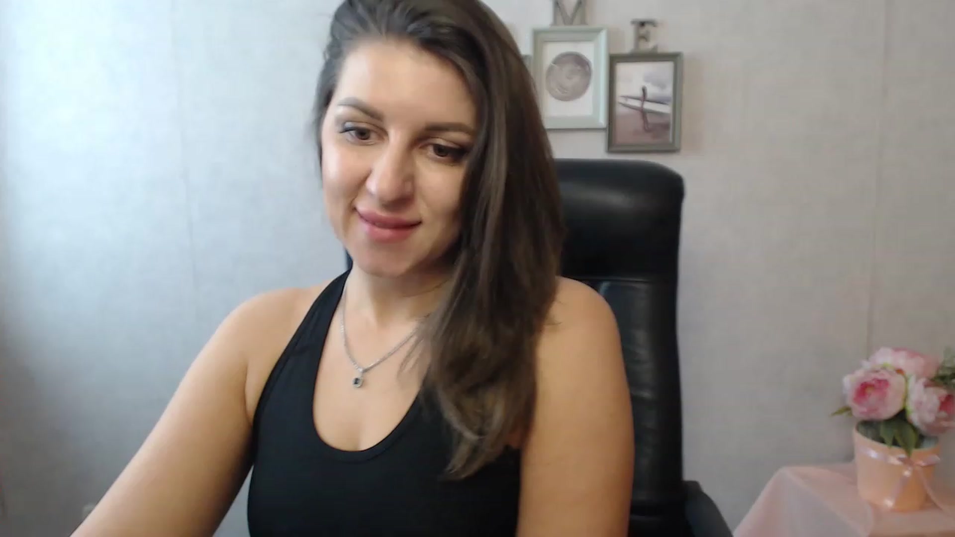 Gallery image thumbnail from Vanesa_Lams's myfreecams stream on, 04/24/2023, 08:29 image 4 of 20