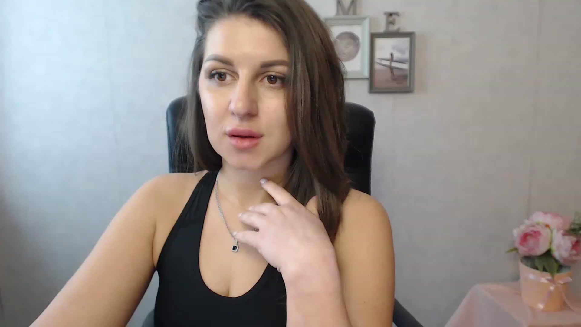 Gallery image thumbnail from Vanesa_Lams's myfreecams stream on, 04/24/2023, 08:29 image 13 of 20