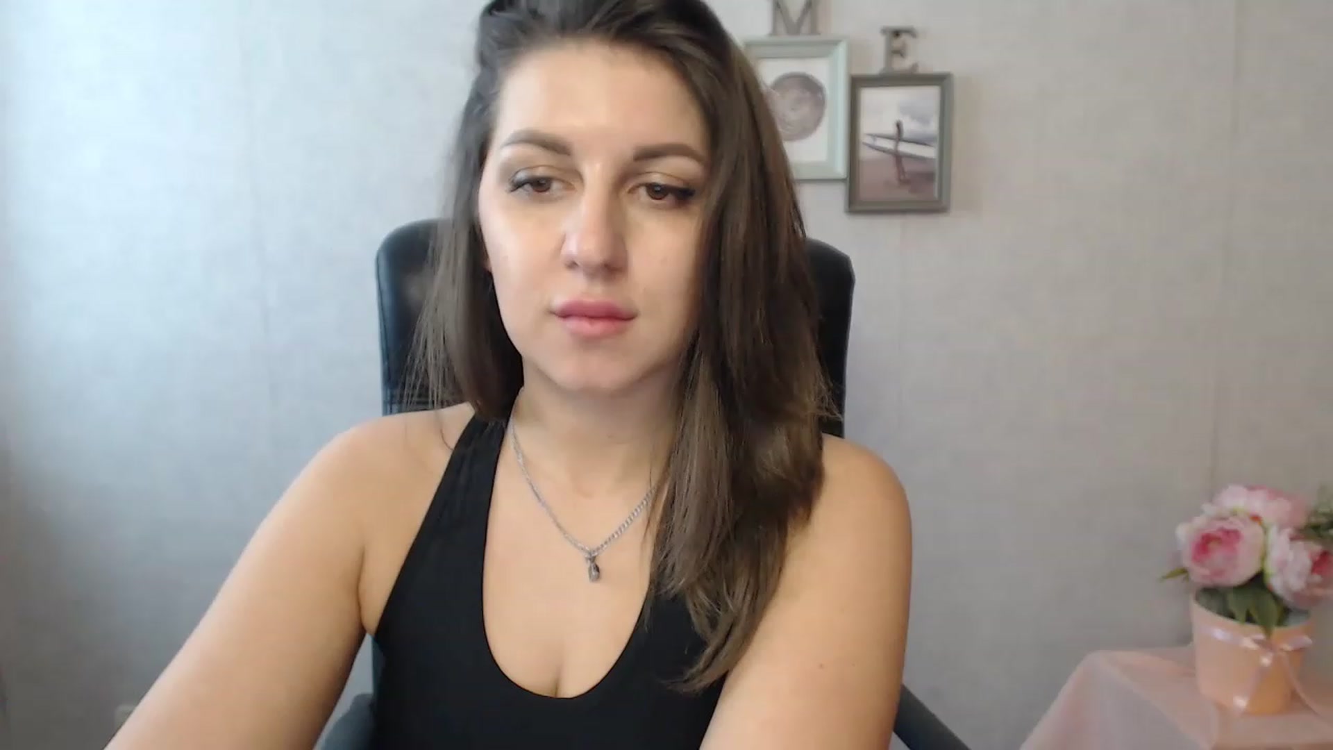 Gallery image thumbnail from Vanesa_Lams's myfreecams stream on, 04/24/2023, 08:29 image 15 of 20