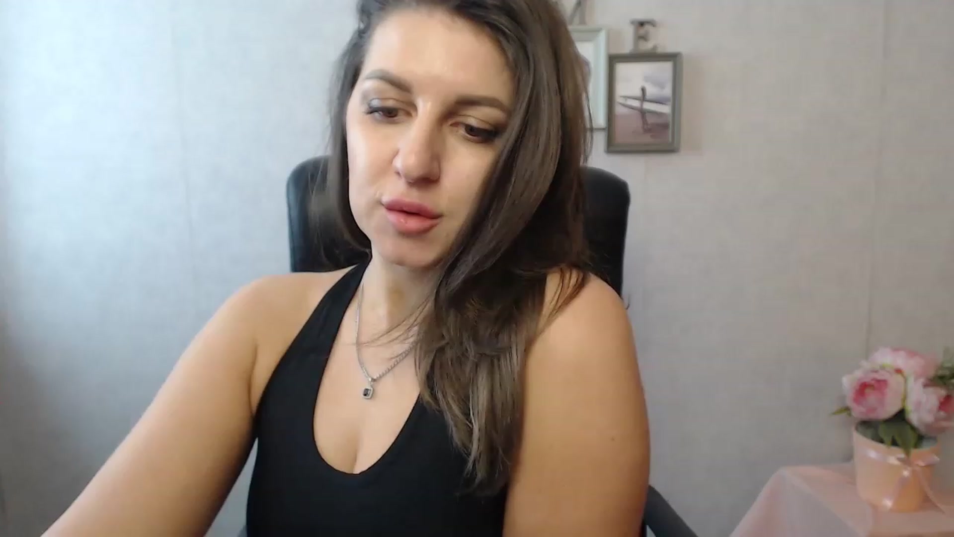 Gallery image thumbnail from Vanesa_Lams's myfreecams stream on, 04/24/2023, 08:29 image 11 of 20