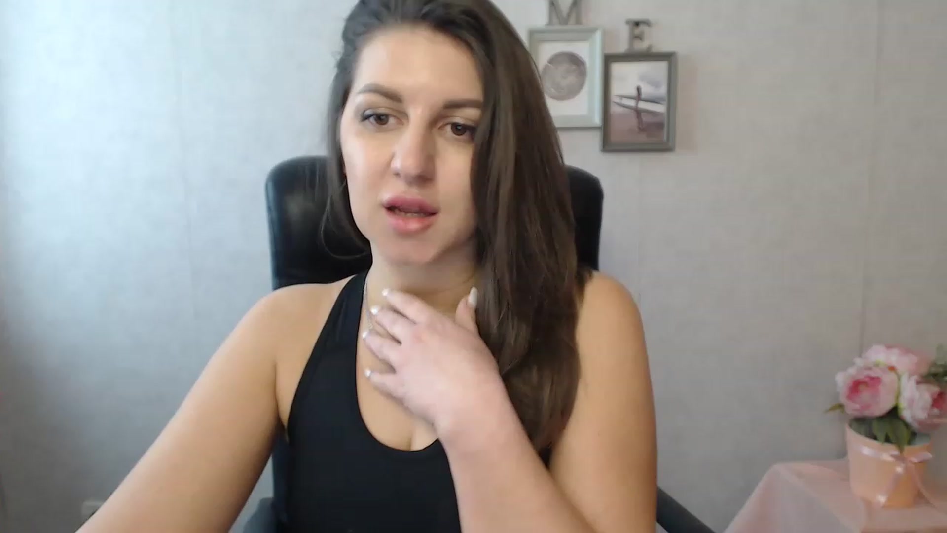 Gallery image thumbnail from Vanesa_Lams's myfreecams stream on, 04/24/2023, 08:29 image 5 of 20