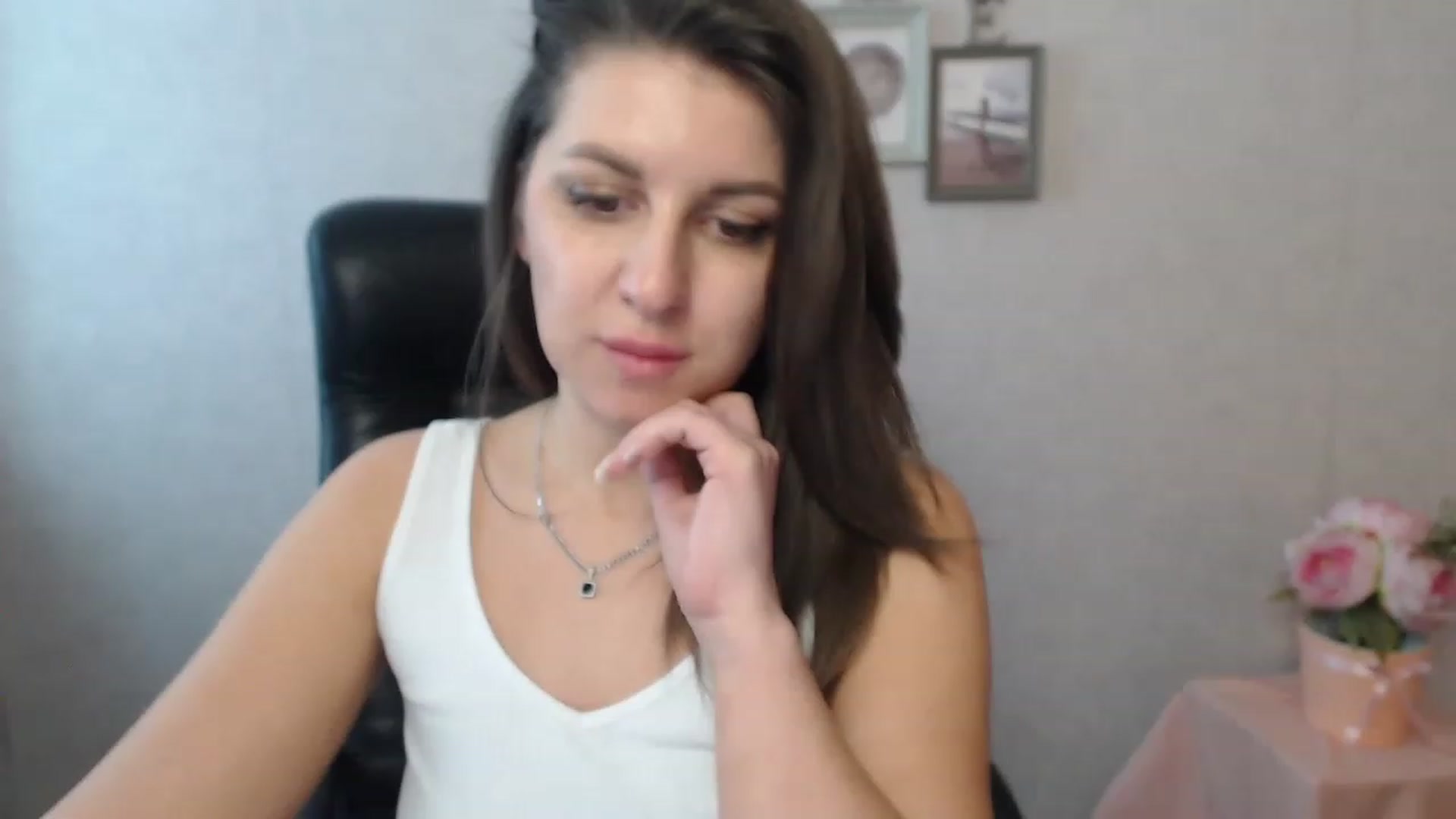 Gallery image thumbnail from Vanesa_Lams's myfreecams stream on, 04/24/2023, 10:07 image 20 of 20