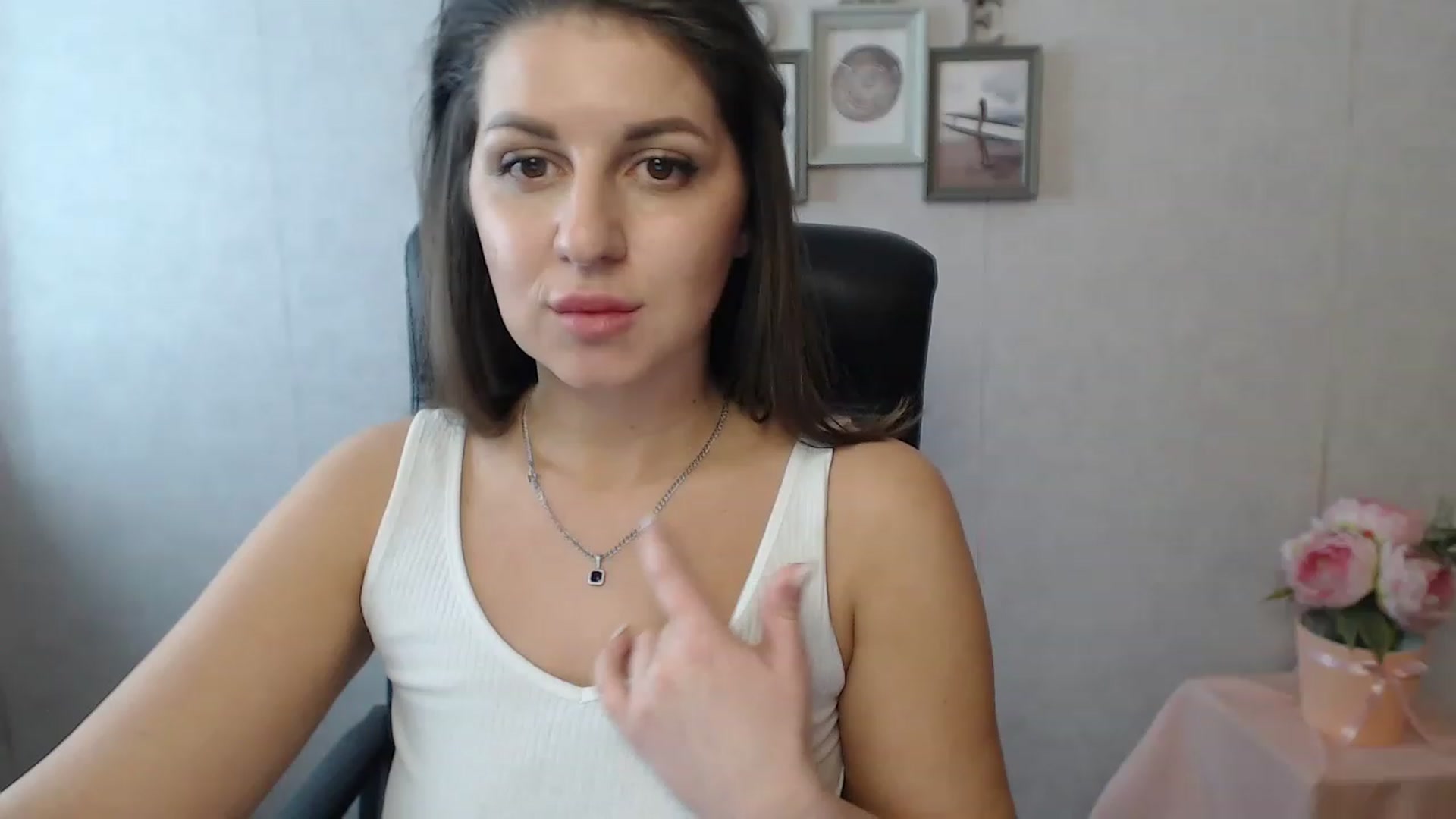 Gallery image thumbnail from Vanesa_Lams's myfreecams stream on, 04/24/2023, 10:07 image 5 of 20